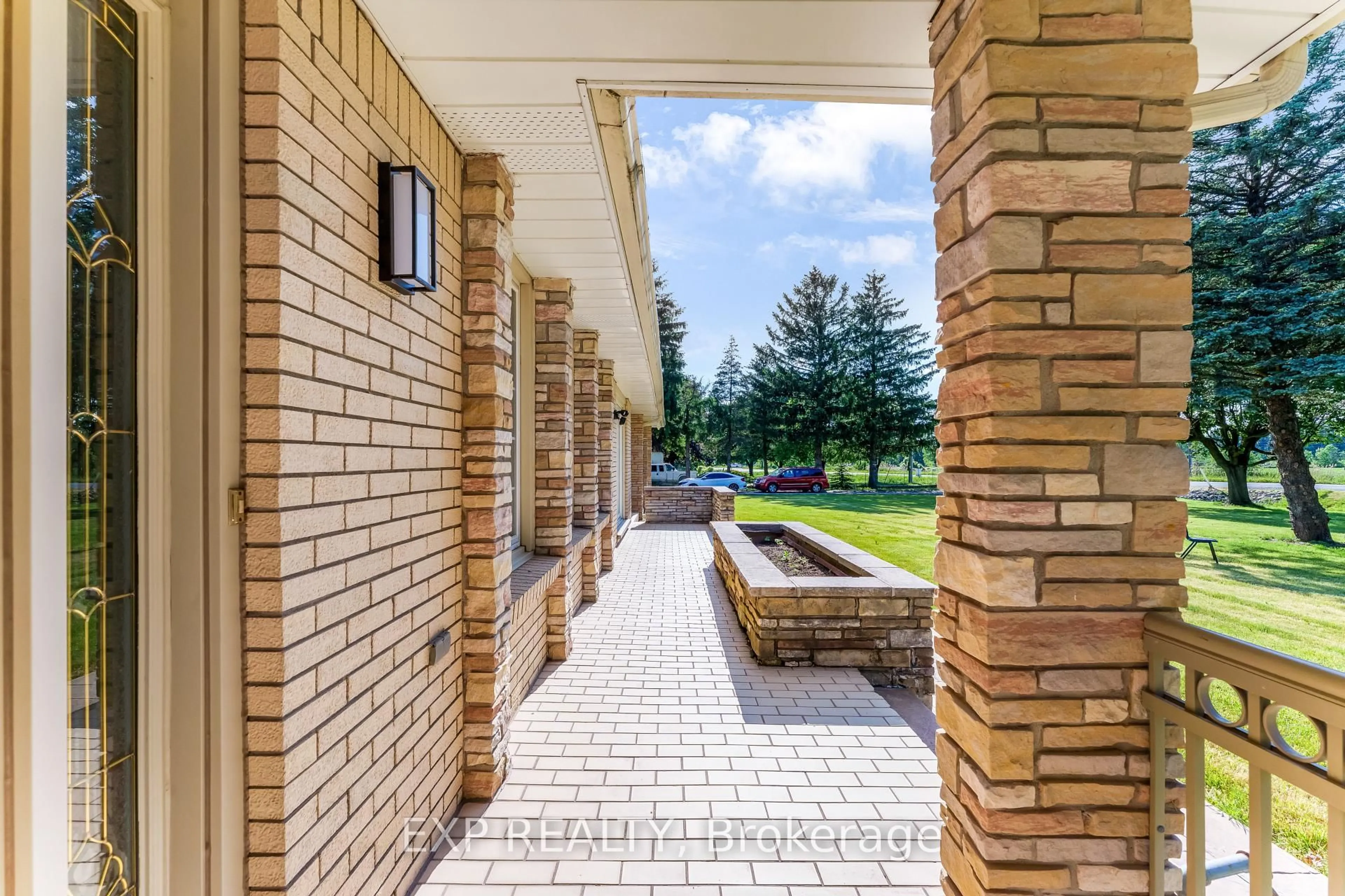 Patio, unknown for 2047 Hamilton Rd, London South Ontario N6M 1G1