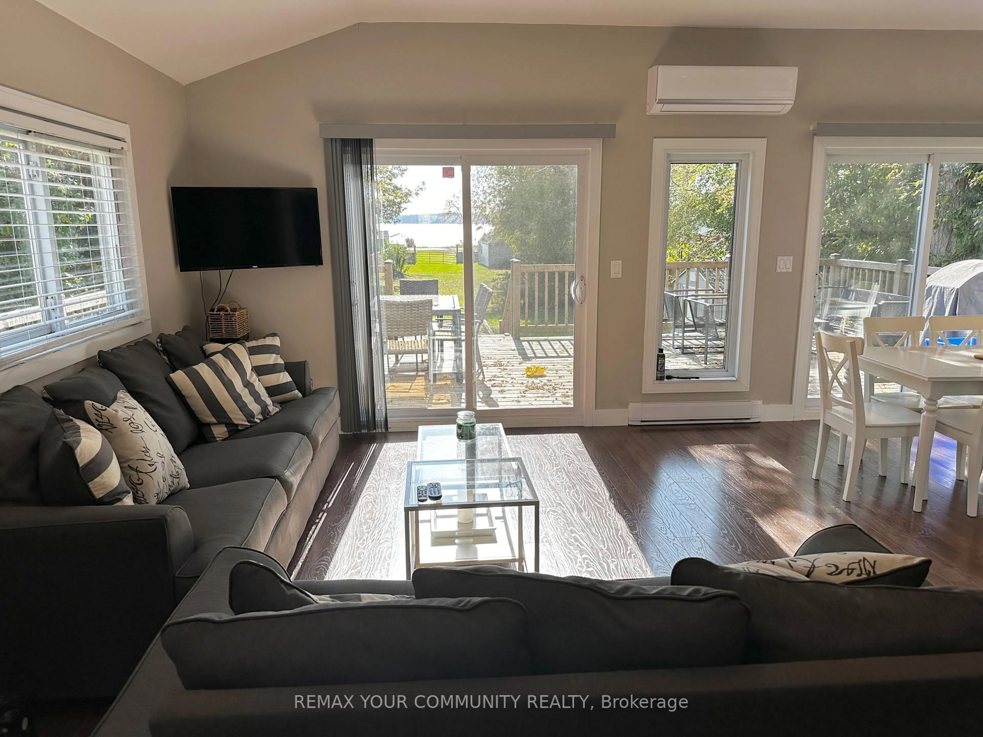 Living room with furniture, wood/laminate floor for 17 Price St, Brighton Ontario K0K 1H0