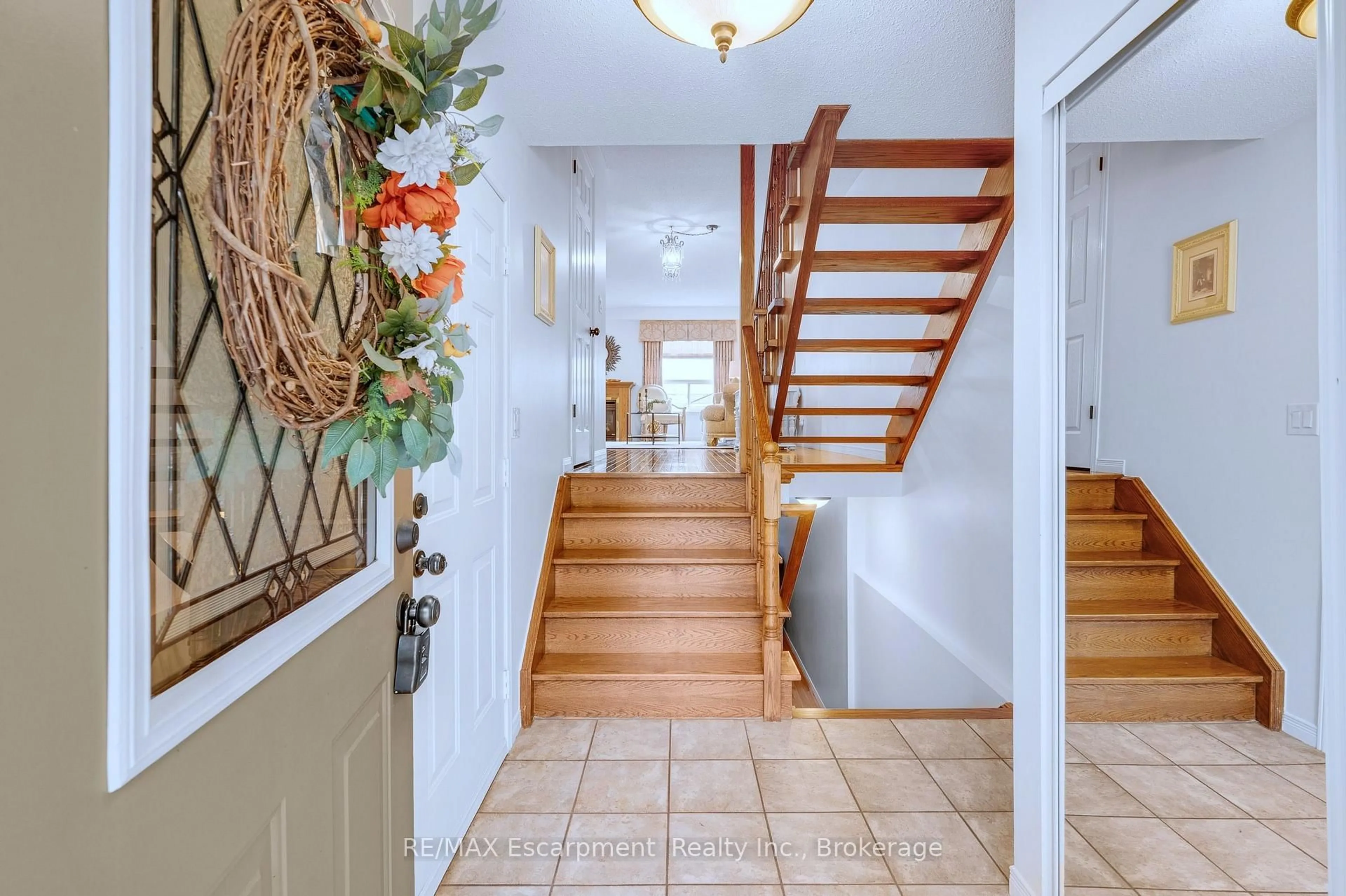 Indoor entryway for 117 Frances Ave, Hamilton Ontario L8E 6A3