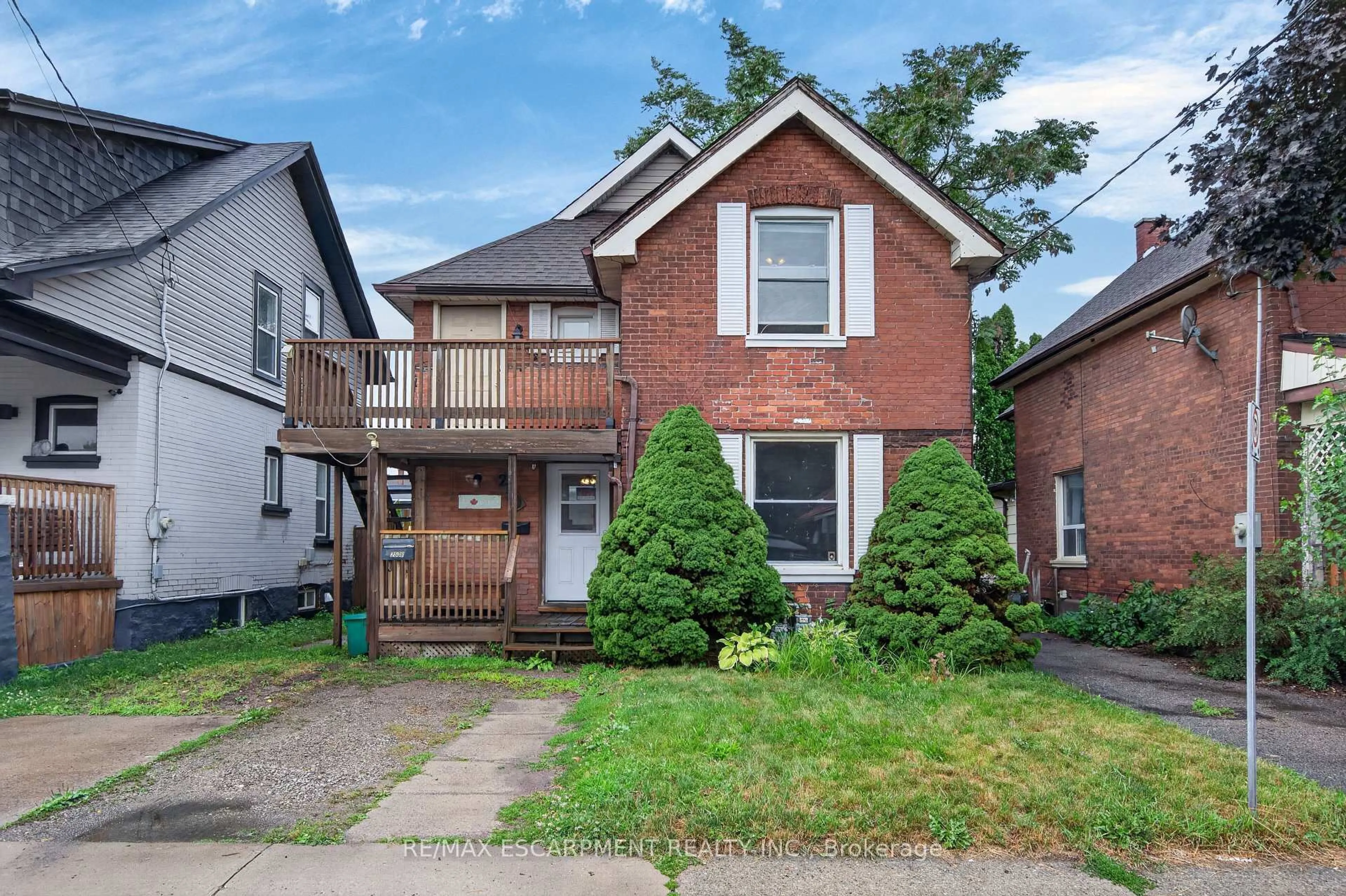 Home with brick exterior material, street for 250 Murray St, Brantford Ontario N3S 5S3