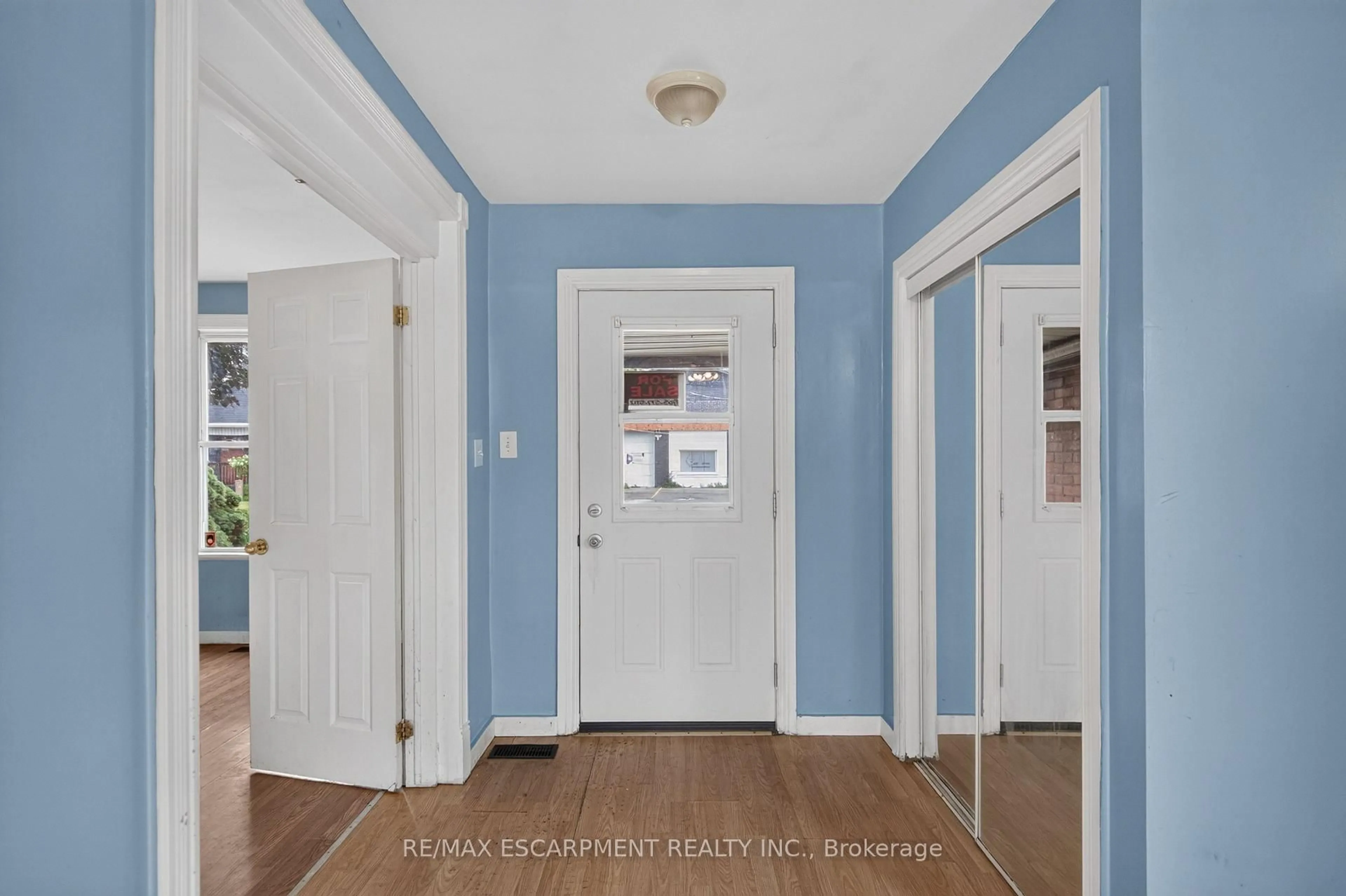 Indoor entryway for 250 Murray St, Brantford Ontario N3S 5S3