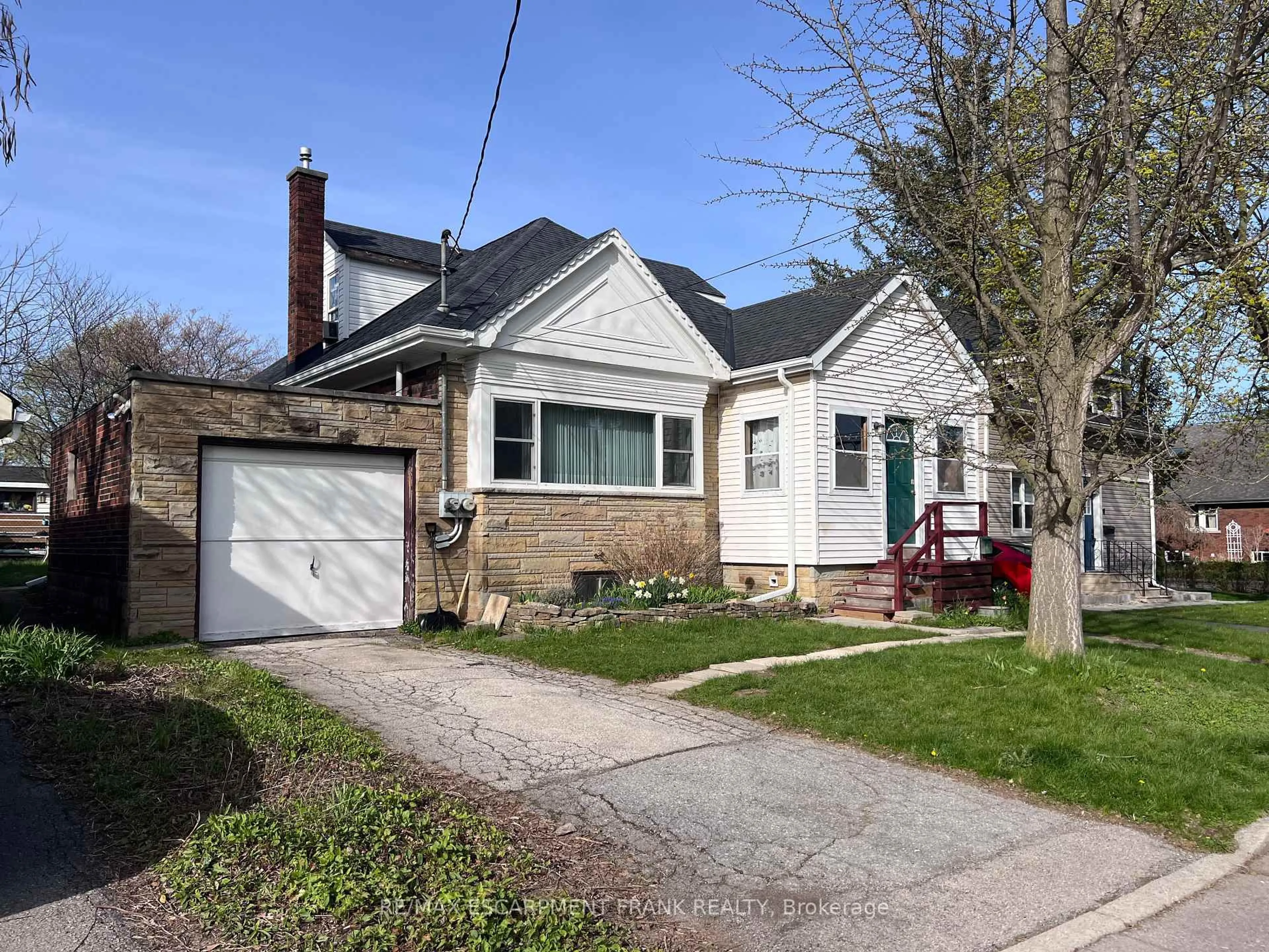 Unknown for 196 GLEN Rd, Hamilton Ontario L8S 3N4