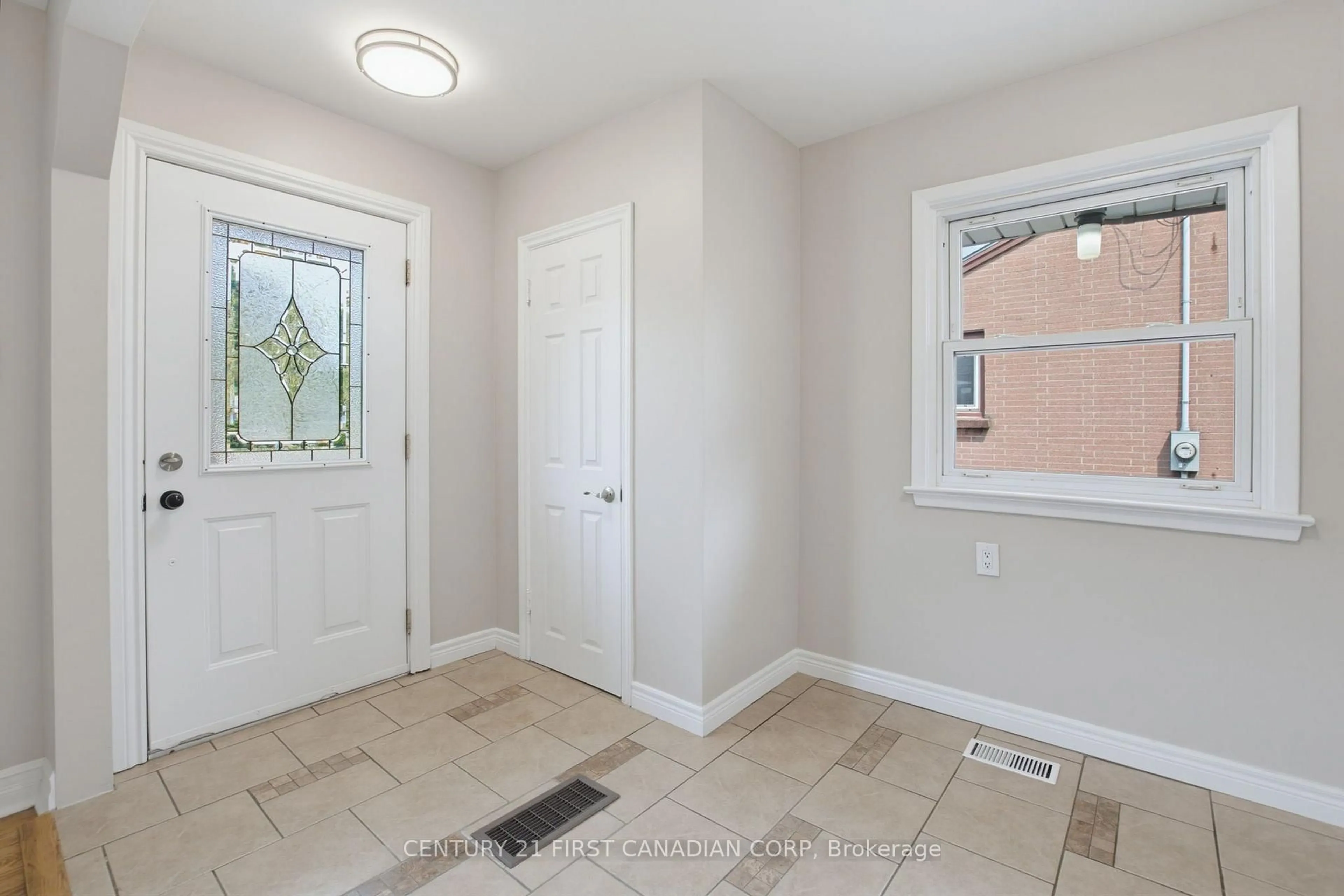Indoor entryway for 216 Winnipeg St, London East Ontario N5W 4T9