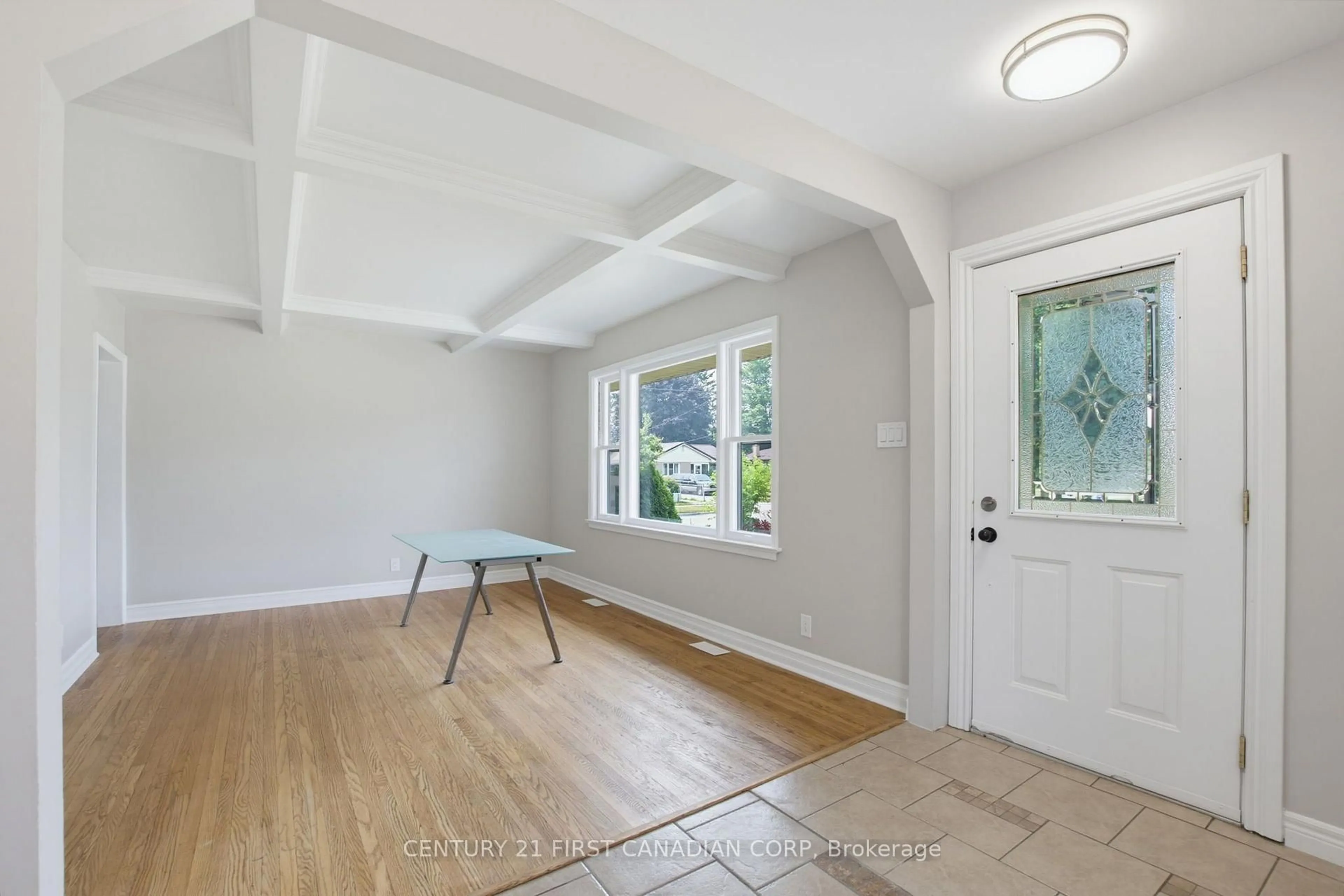 Indoor entryway for 216 Winnipeg St, London East Ontario N5W 4T9