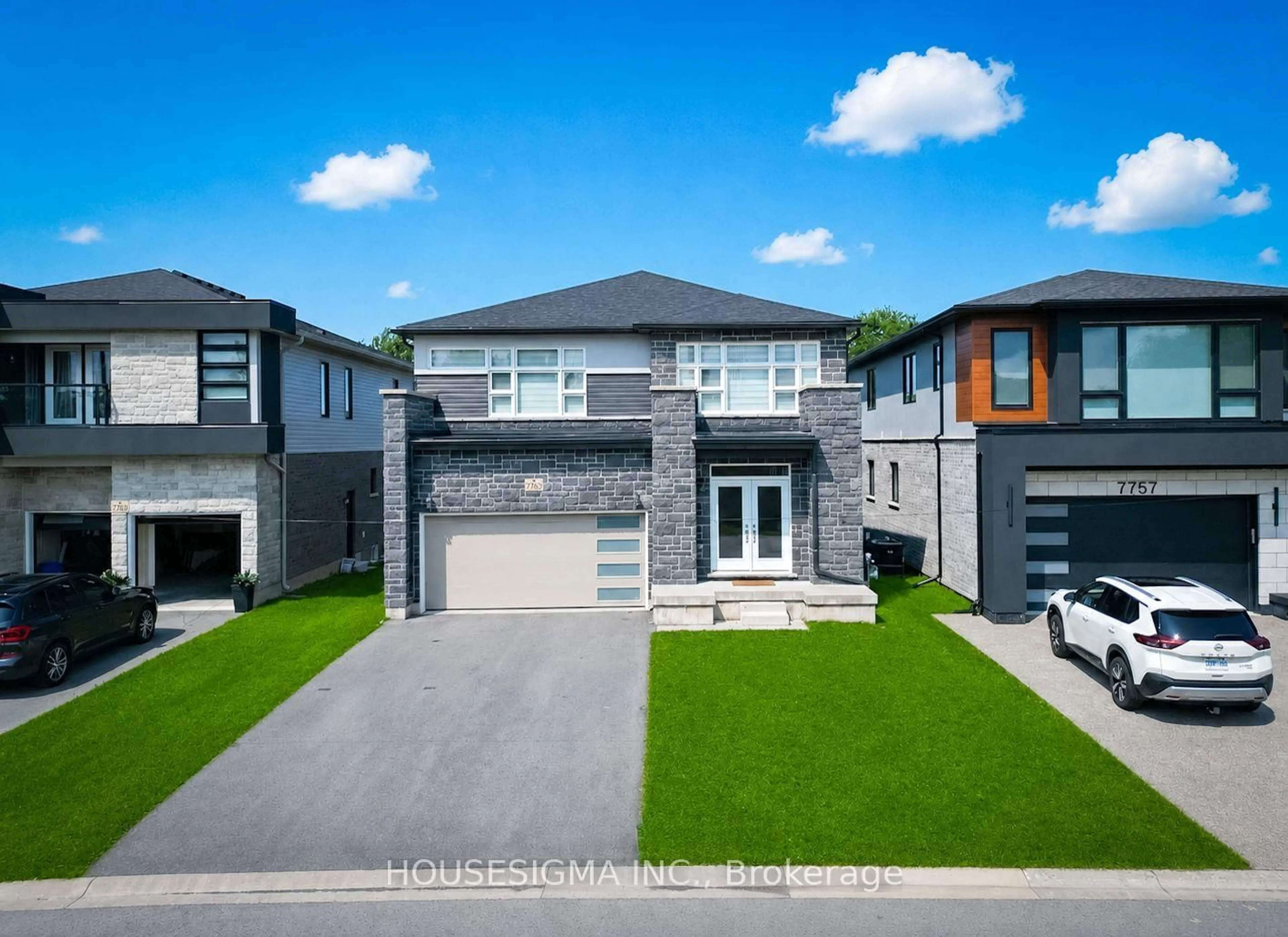 A pic from outside/outdoor area/front of a property/back of a property/a pic from drone, street for 7763 Secretariat Crt, Niagara Falls Ontario L7C 4G6