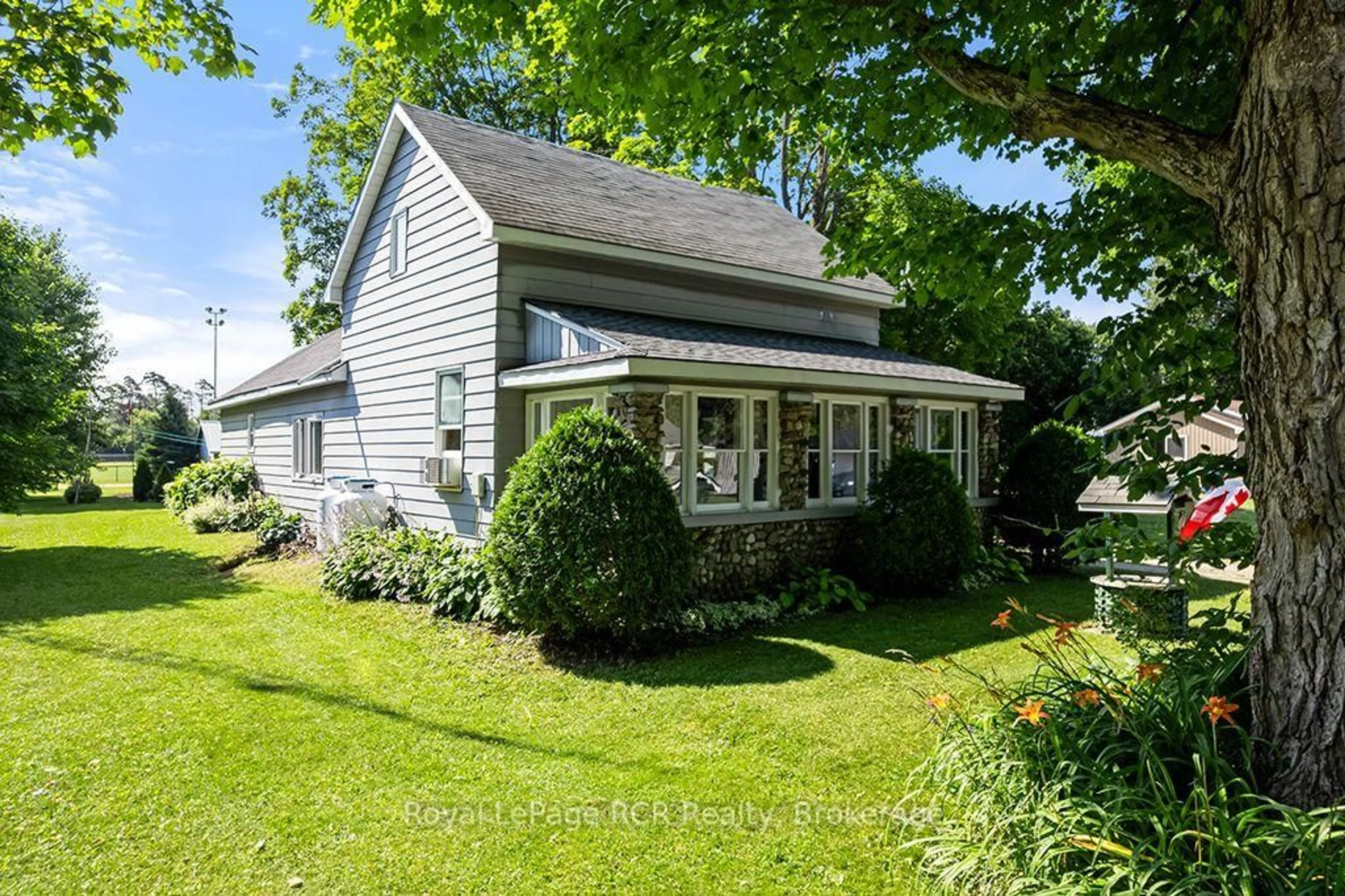 Home with vinyl exterior material, street for 680210 30 Sdrd, Chatsworth Ontario N0H 1R0