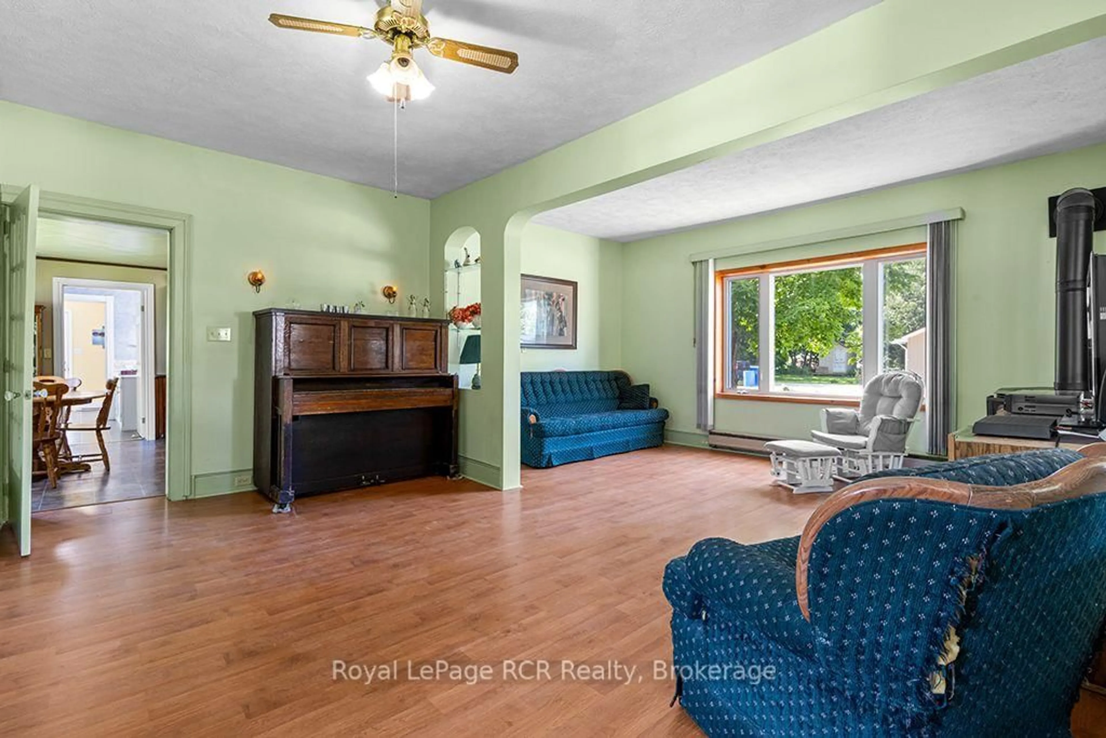 Living room with furniture, unknown for 680210 30 Sdrd, Chatsworth Ontario N0H 1R0