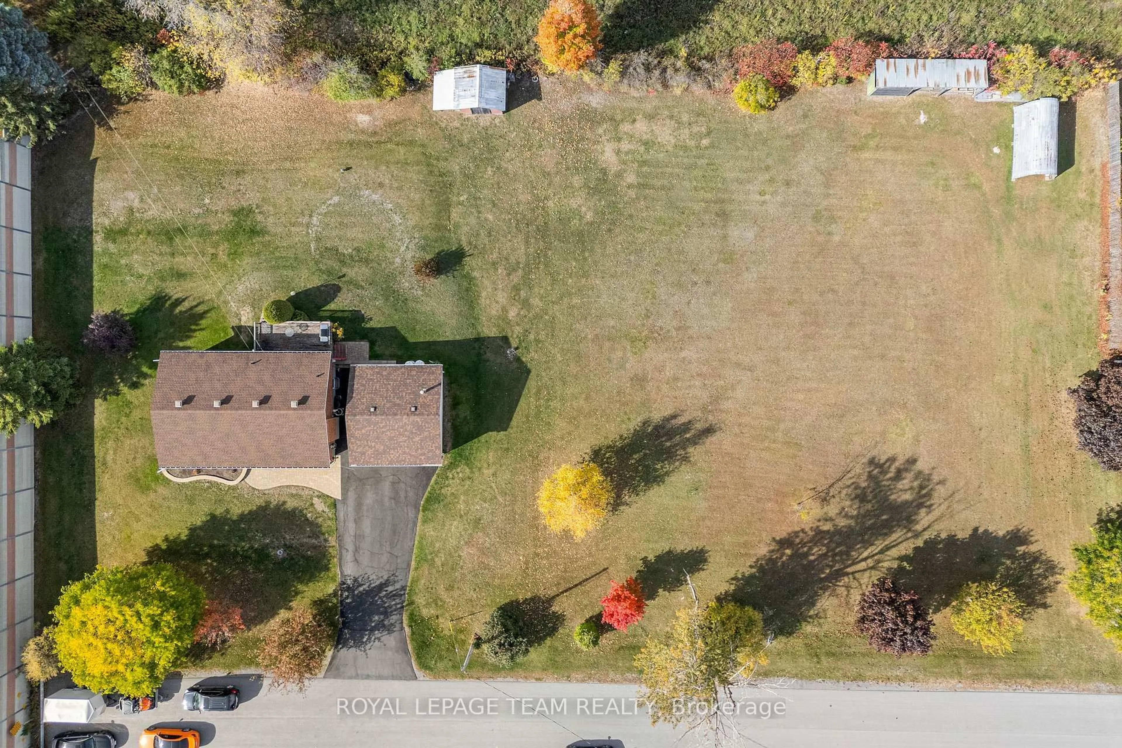 A pic from outside/outdoor area/front of a property/back of a property/a pic from drone, street for 1059 Flynn Ave, Ottawa Ontario K7S 3G7