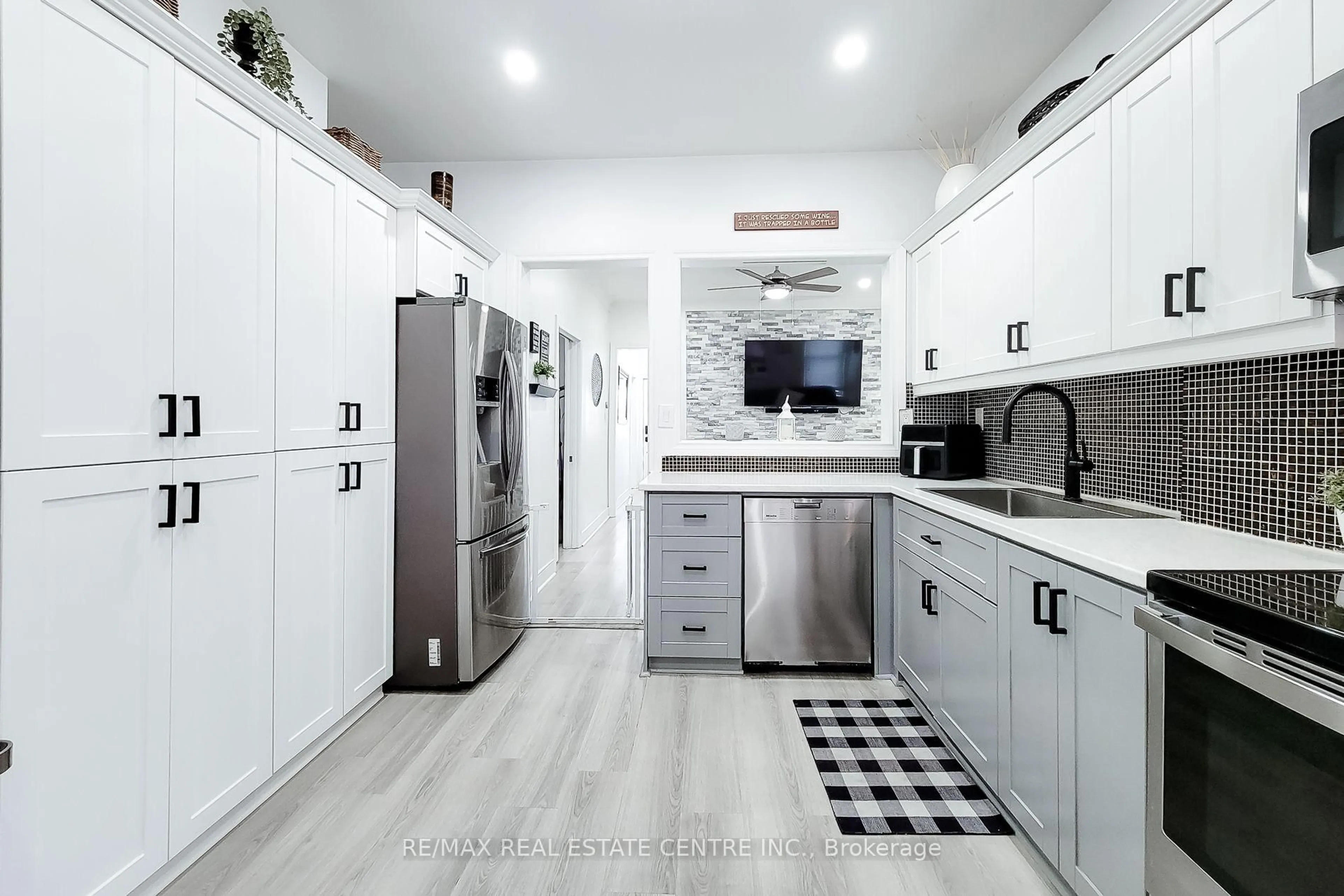 Contemporary kitchen, ceramic/tile floor for 58 East 22nd St, Hamilton Ontario L8V 2V3