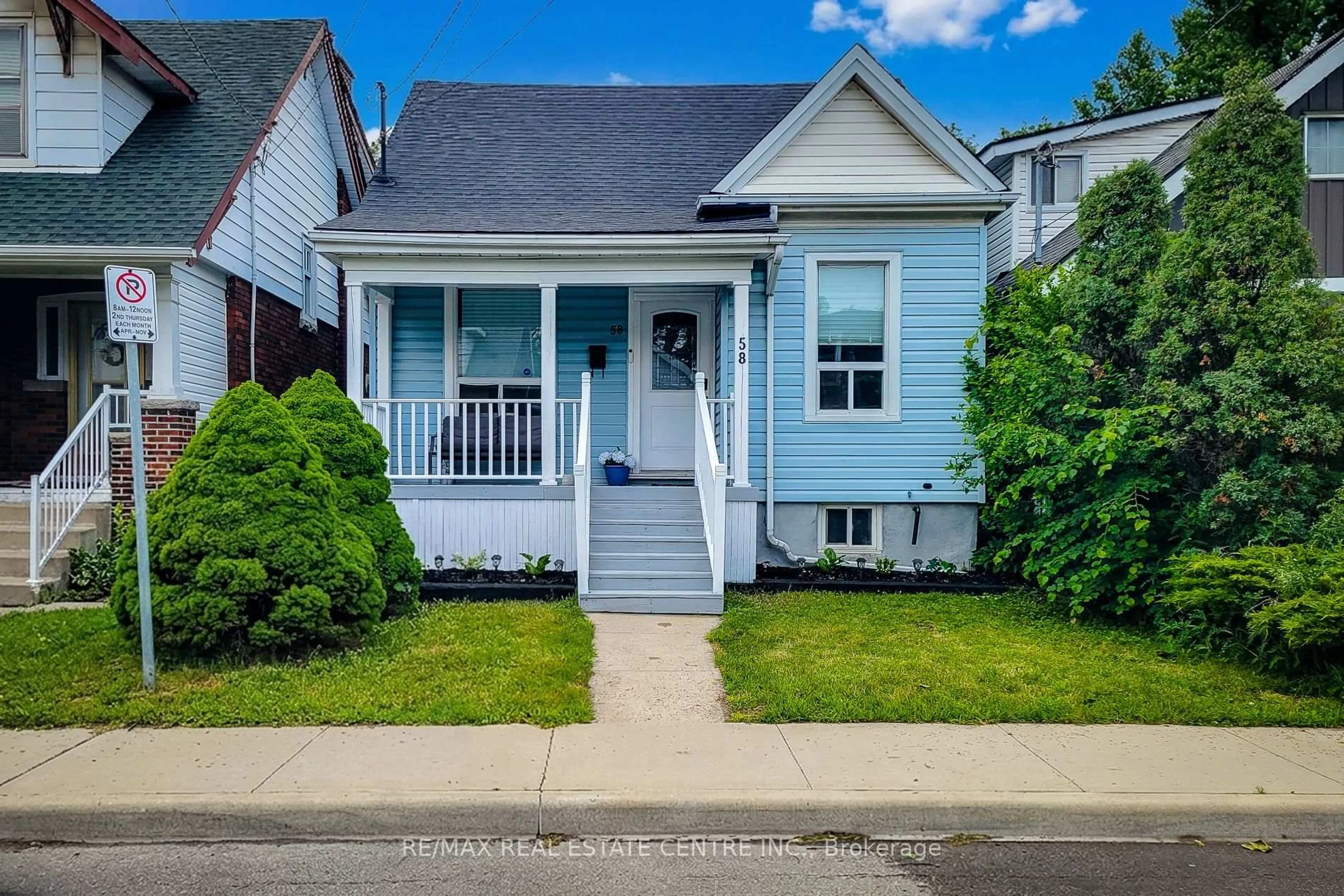 Home with vinyl exterior material, street for 58 East 22nd St, Hamilton Ontario L8V 2V3