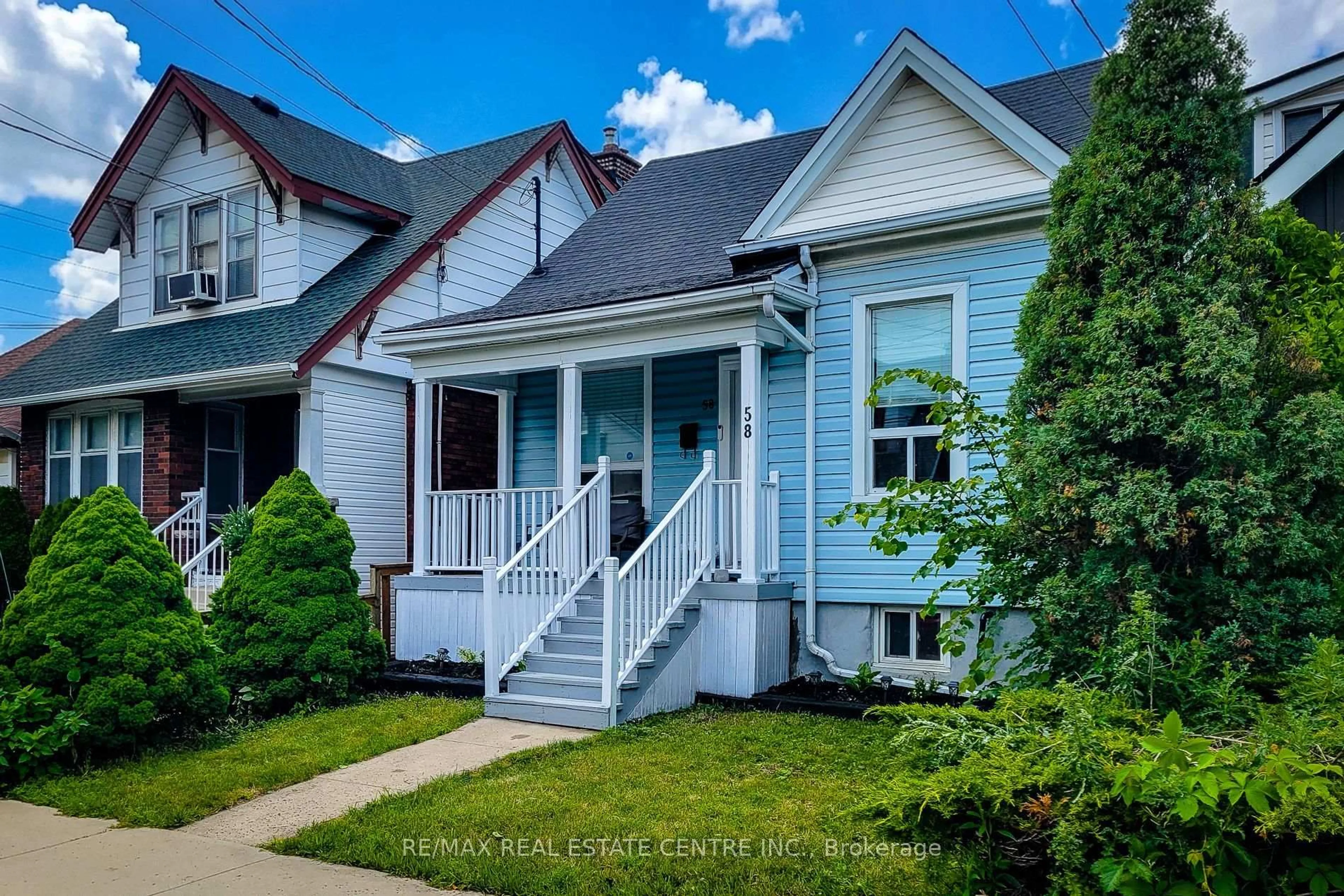 Home with vinyl exterior material, street for 58 East 22nd St, Hamilton Ontario L8V 2V3