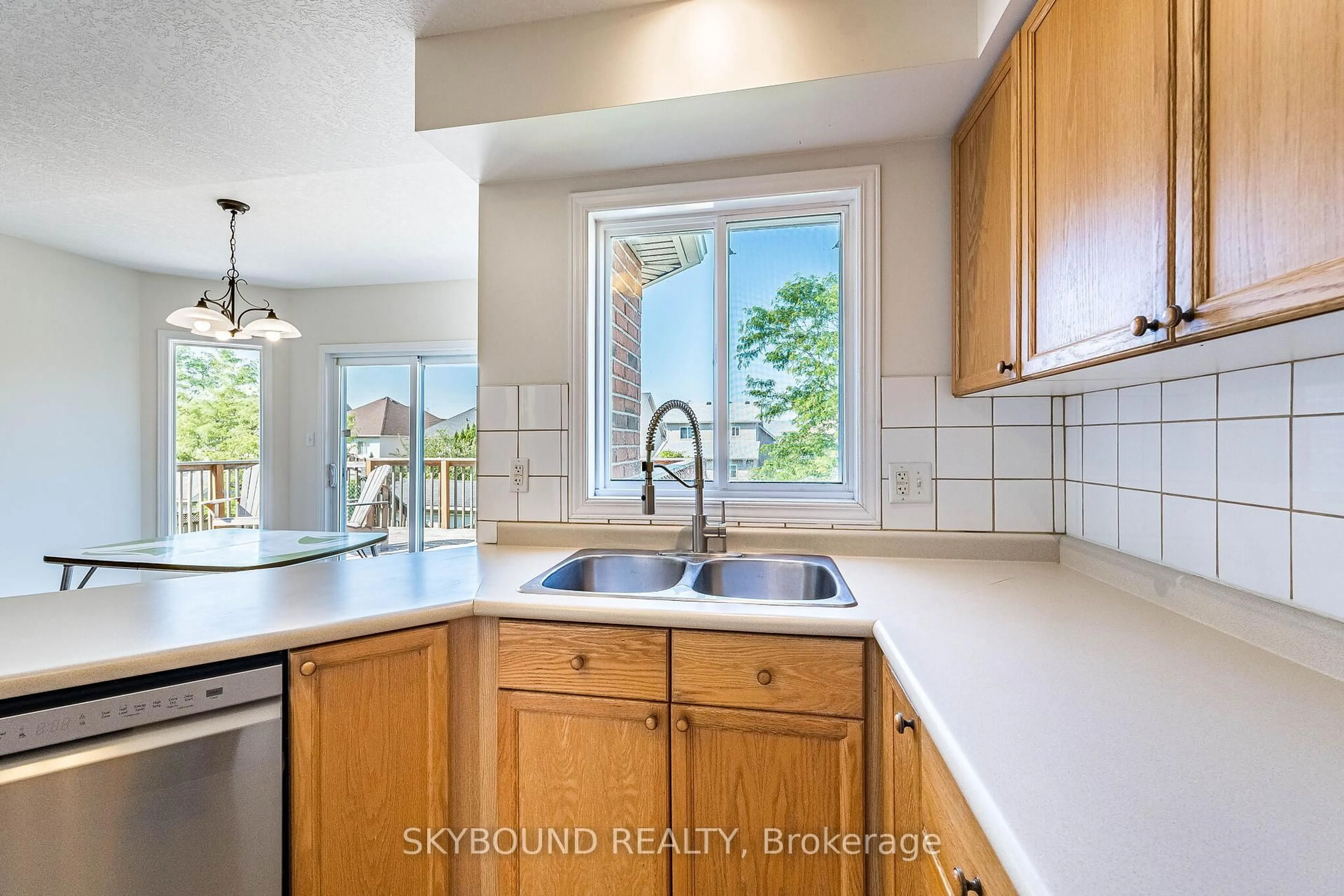 Standard kitchen, ceramic/tile floor for 735 Karlsfeld Rd, Waterloo Ontario N2T 2W4