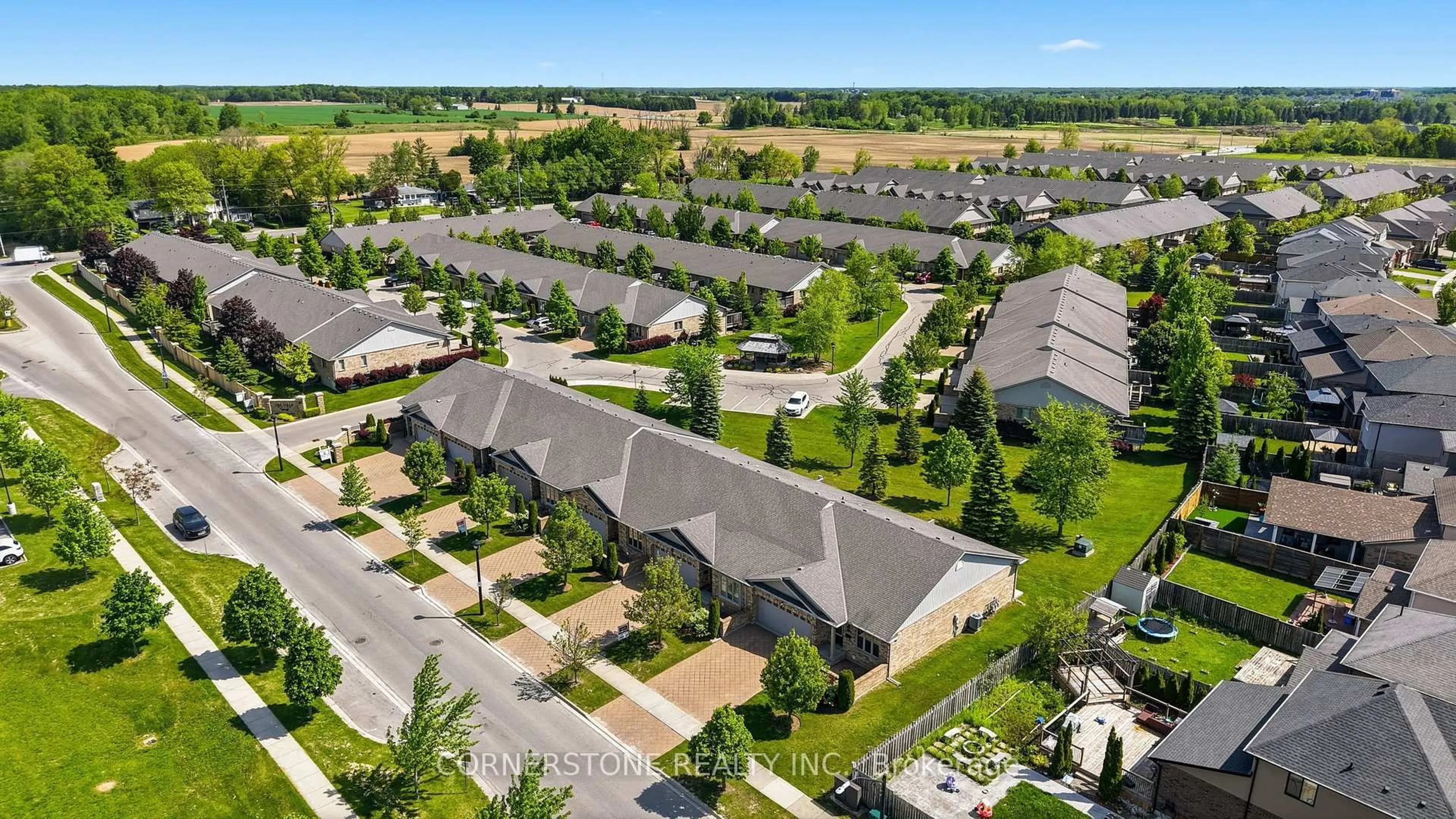 A pic from outside/outdoor area/front of a property/back of a property/a pic from drone, street for 2086 Denview Ave, London North Ontario N6G 0J5