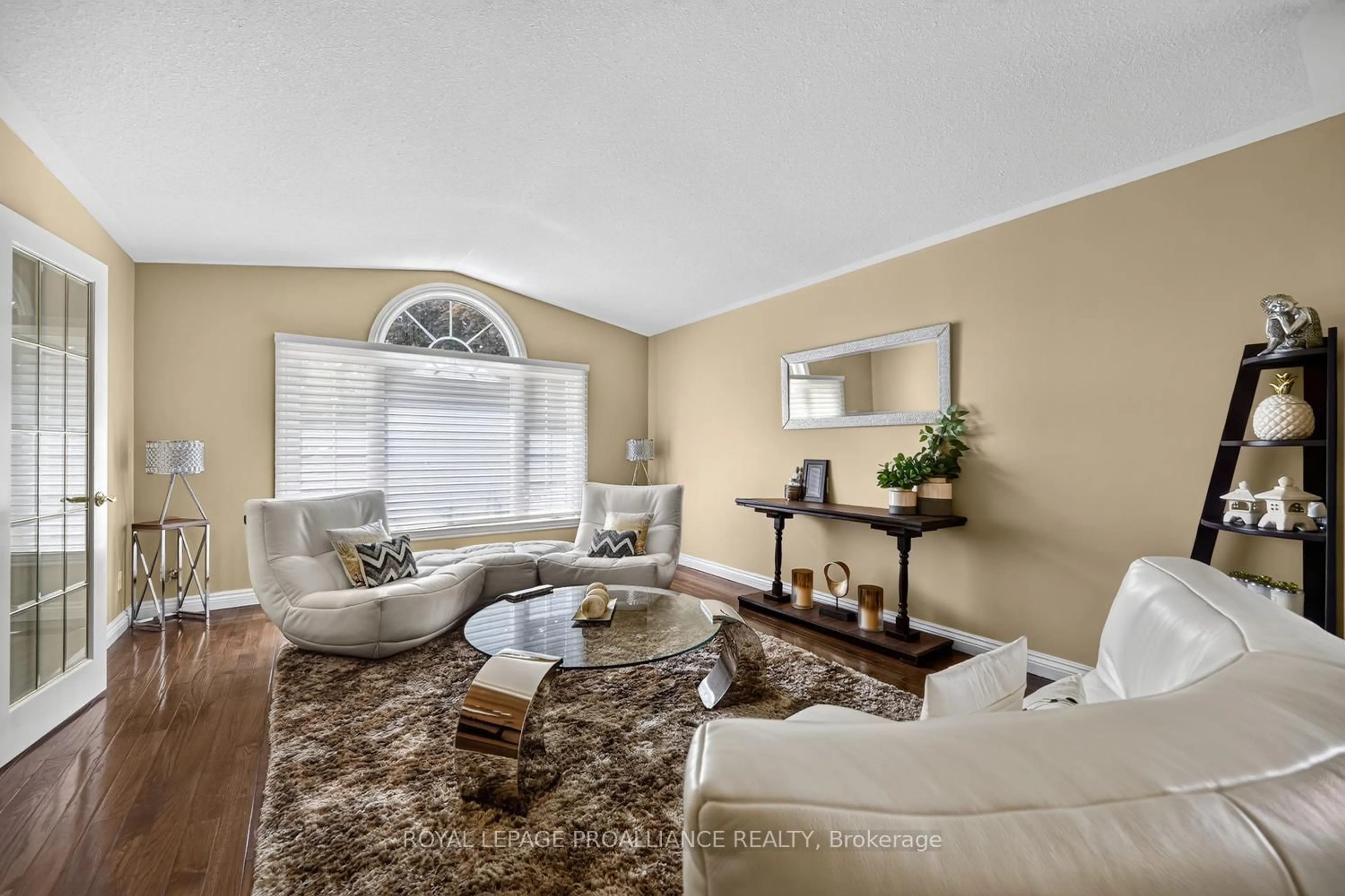 Living room with furniture, unknown for 1099 Bridlewood Dr, Brockville Ontario K6V 7G2