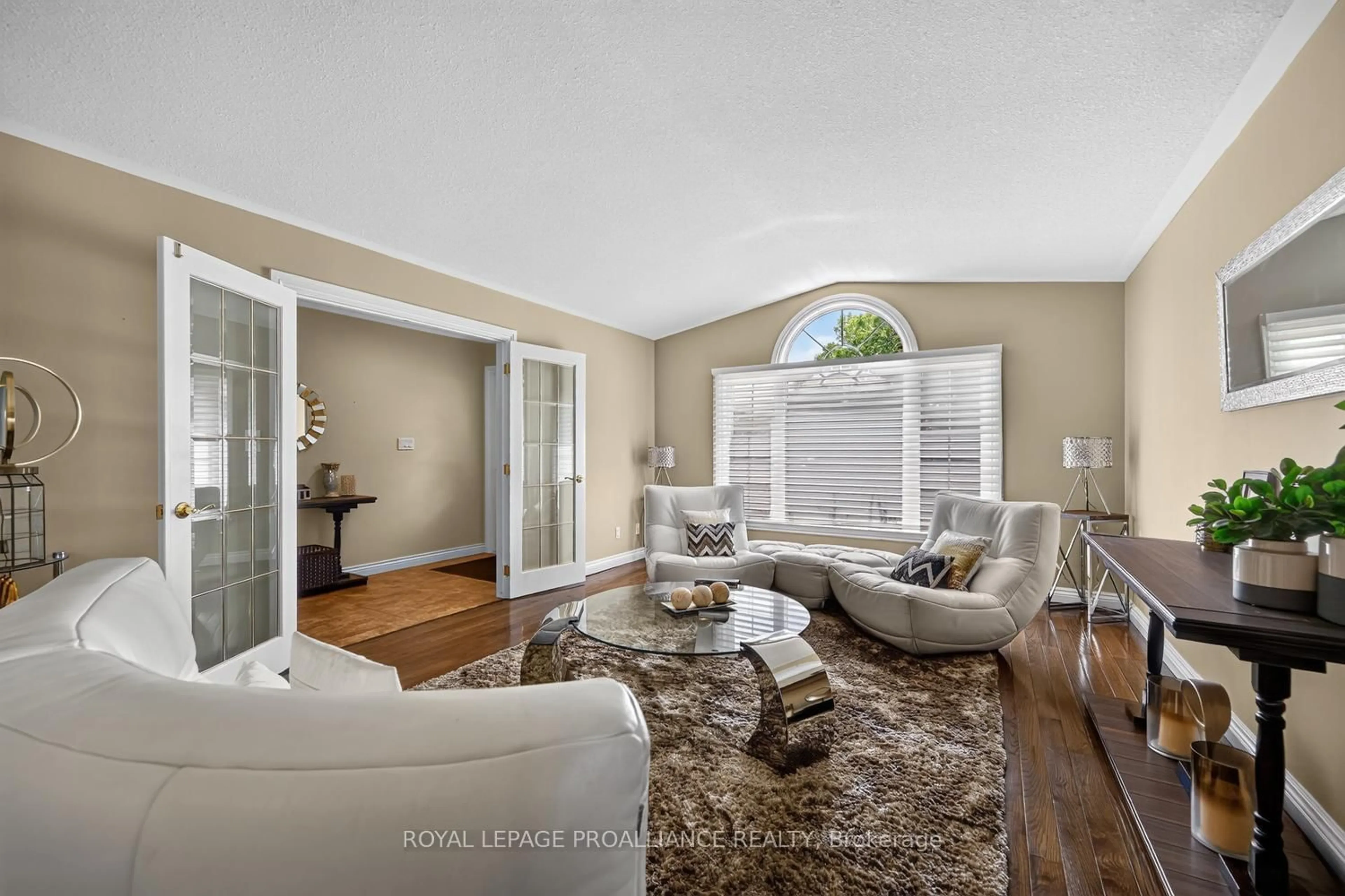 Living room with furniture, unknown for 1099 Bridlewood Dr, Brockville Ontario K6V 7G2