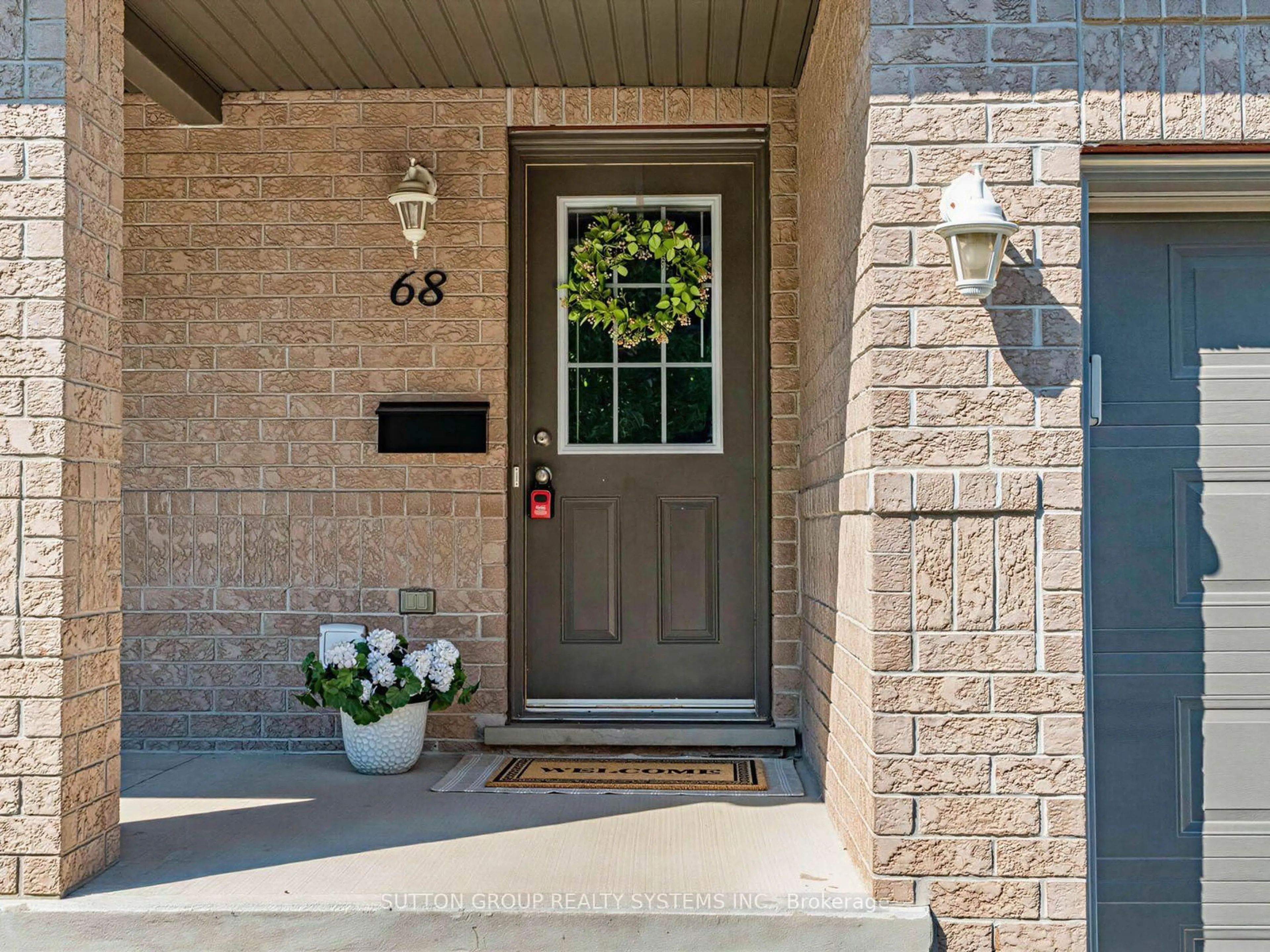Indoor entryway for 30 Vaughan St #68, Guelph Ontario N1G 0B8