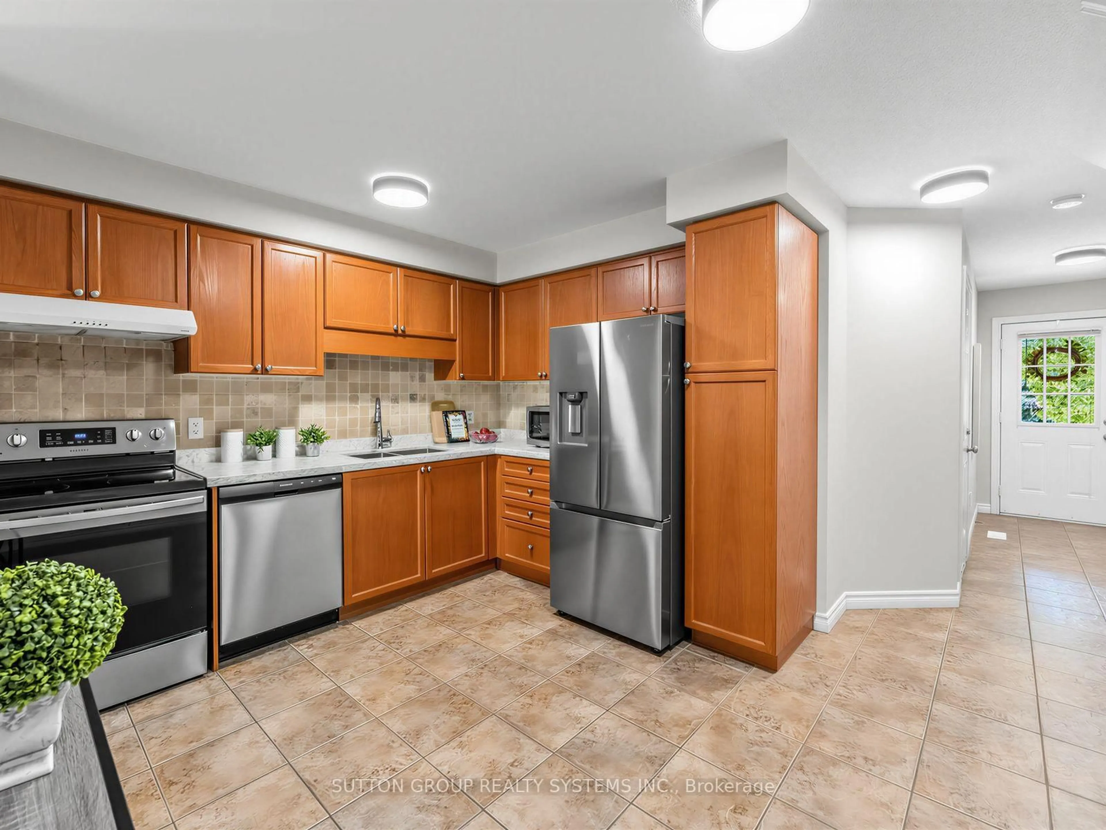 Standard kitchen, ceramic/tile floor for 30 Vaughan St #68, Guelph Ontario N1G 0B8