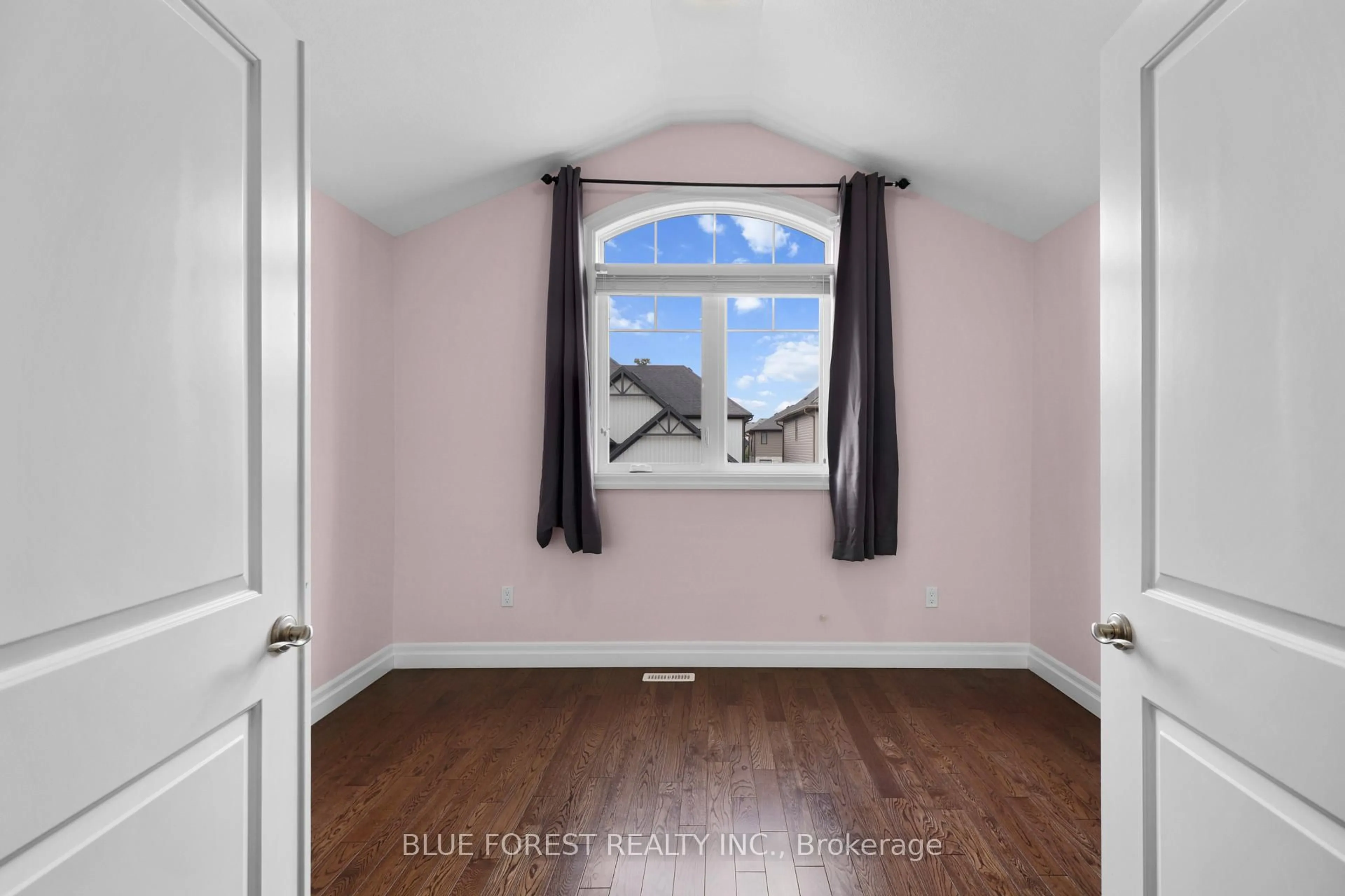 A pic of a room for 1061 Eagletrace Dr #177, London North Ontario N6G 0T3
