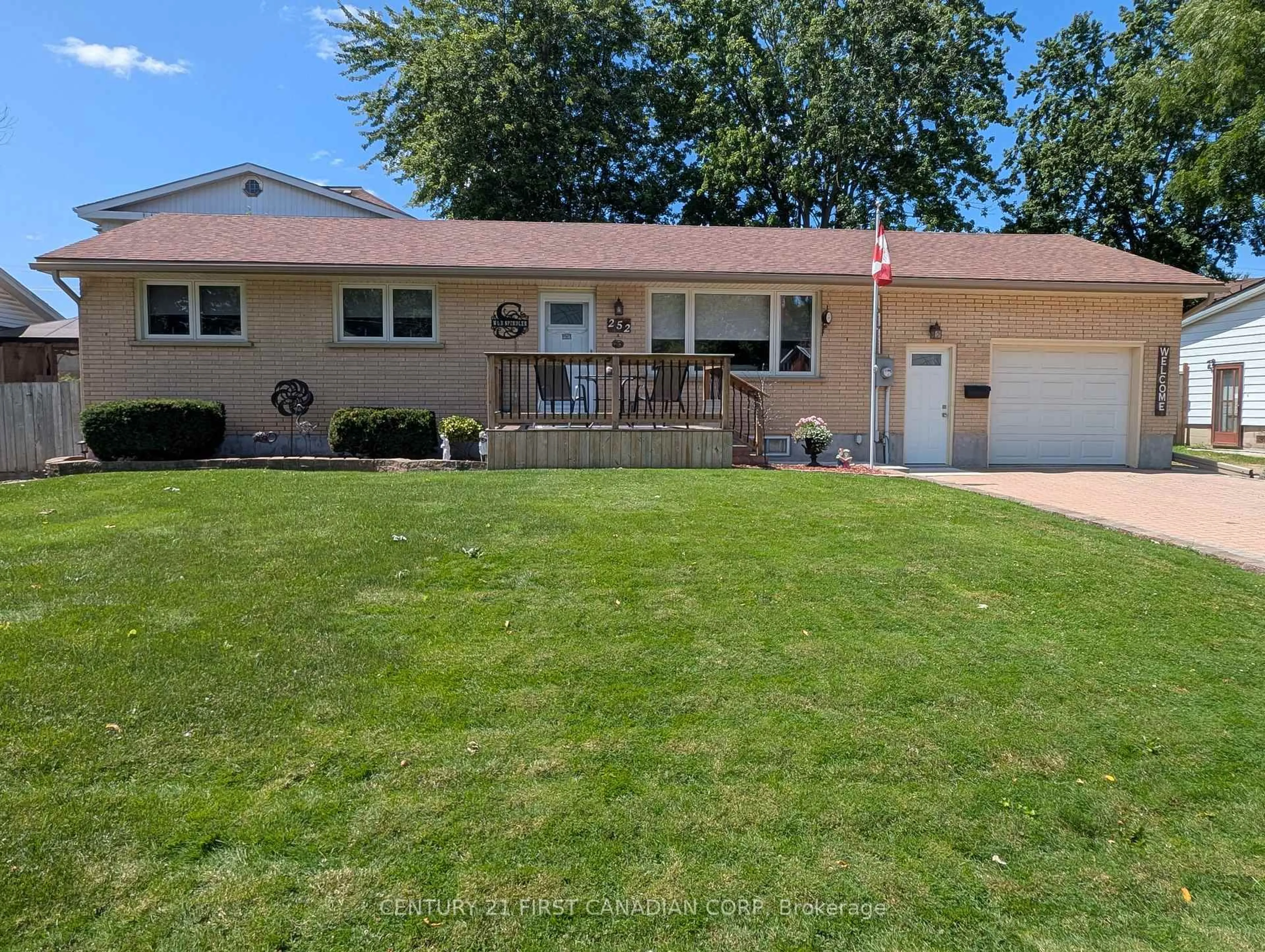 Home with vinyl exterior material, street for 252 Rapley St, Strathroy-Caradoc Ontario N7G 3E6