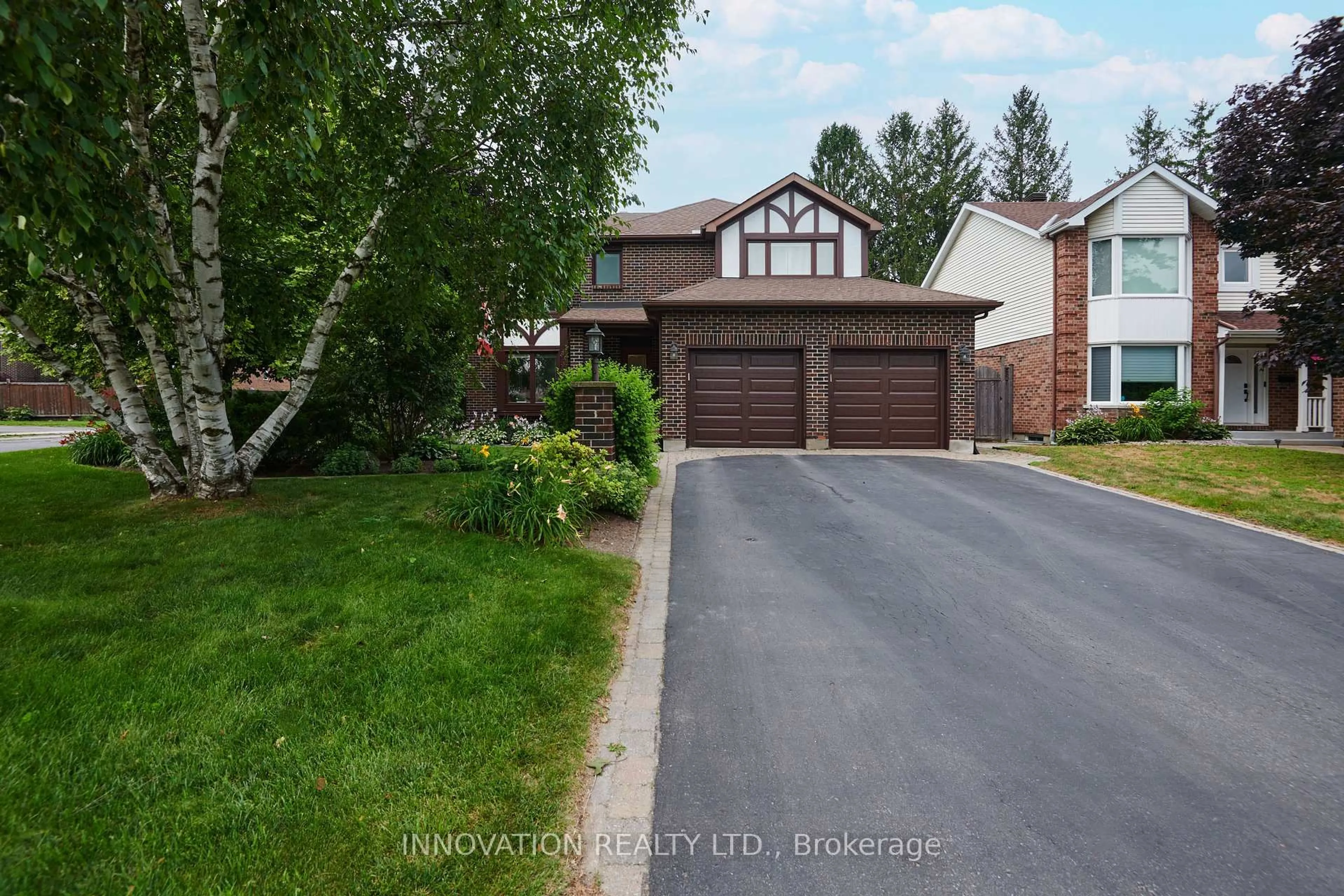 A pic from outside/outdoor area/front of a property/back of a property/a pic from drone, street for 27 Cullen Crt, Ottawa Ontario K2G 4Z3