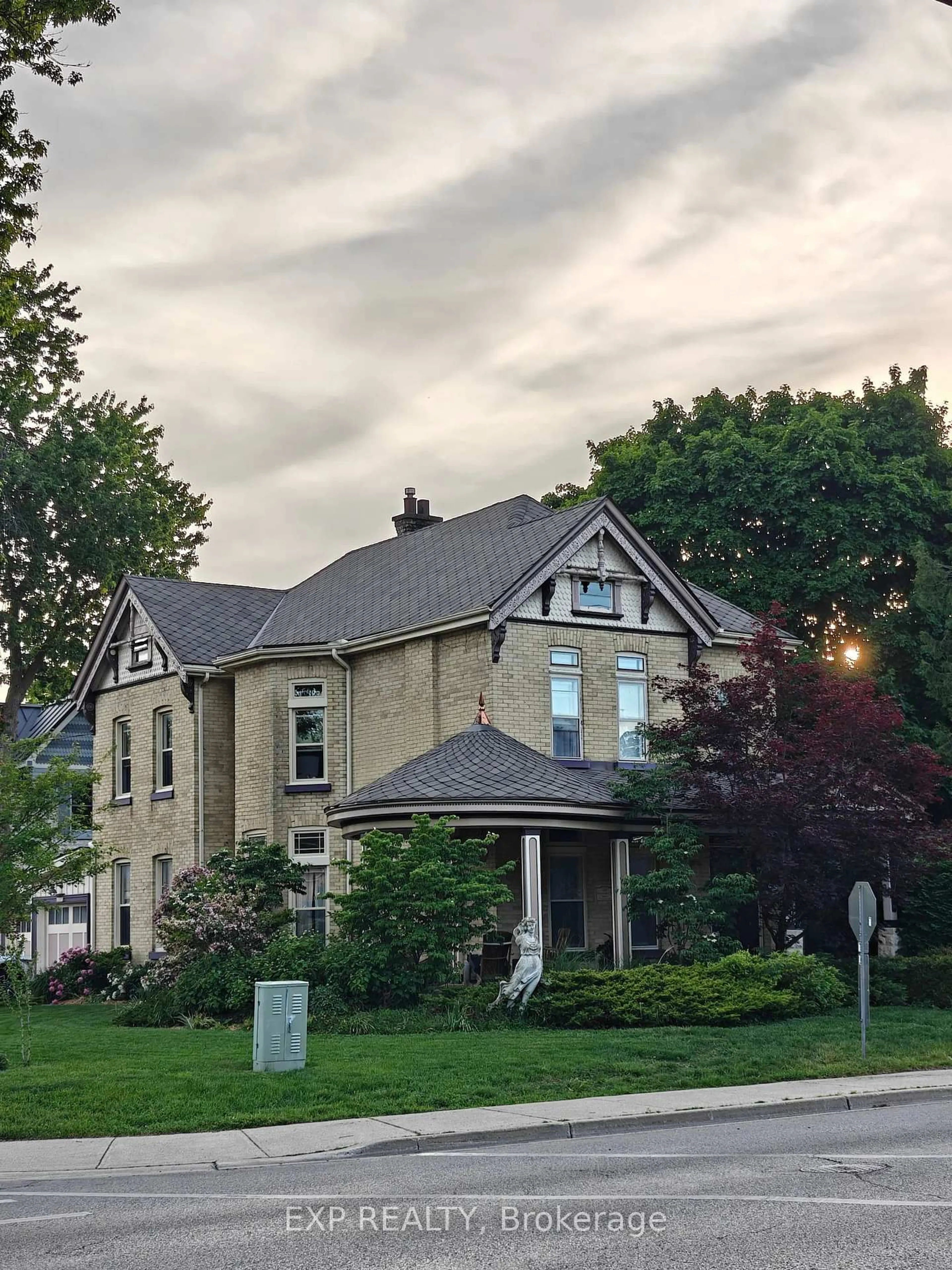 Unknown for 307 Ridout St, London South Ontario N6C 3Y9