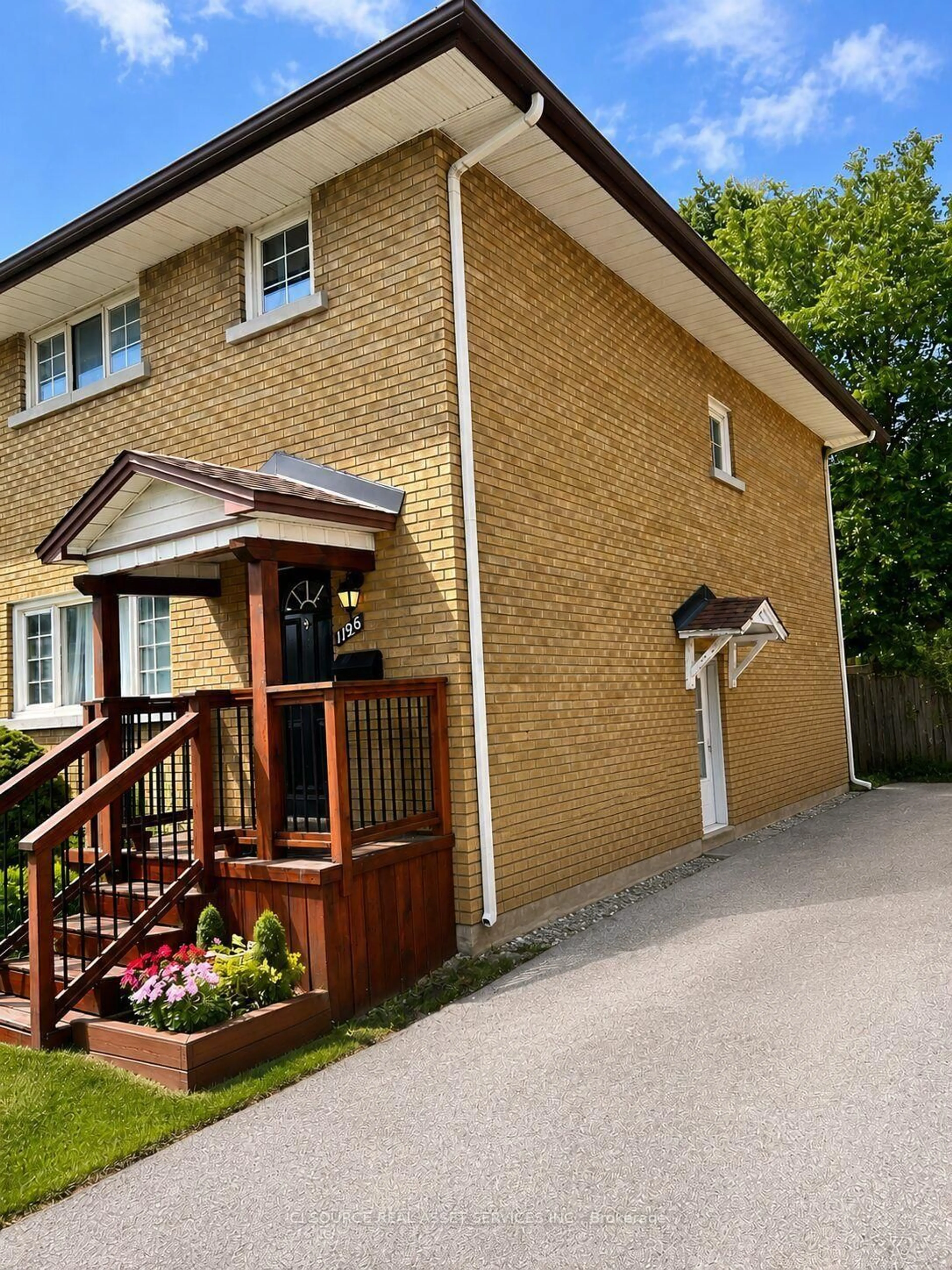 A pic from outside/outdoor area/front of a property/back of a property/a pic from drone, street for 1126 Woodroffe Ave, Ottawa Ontario K2C 2T1