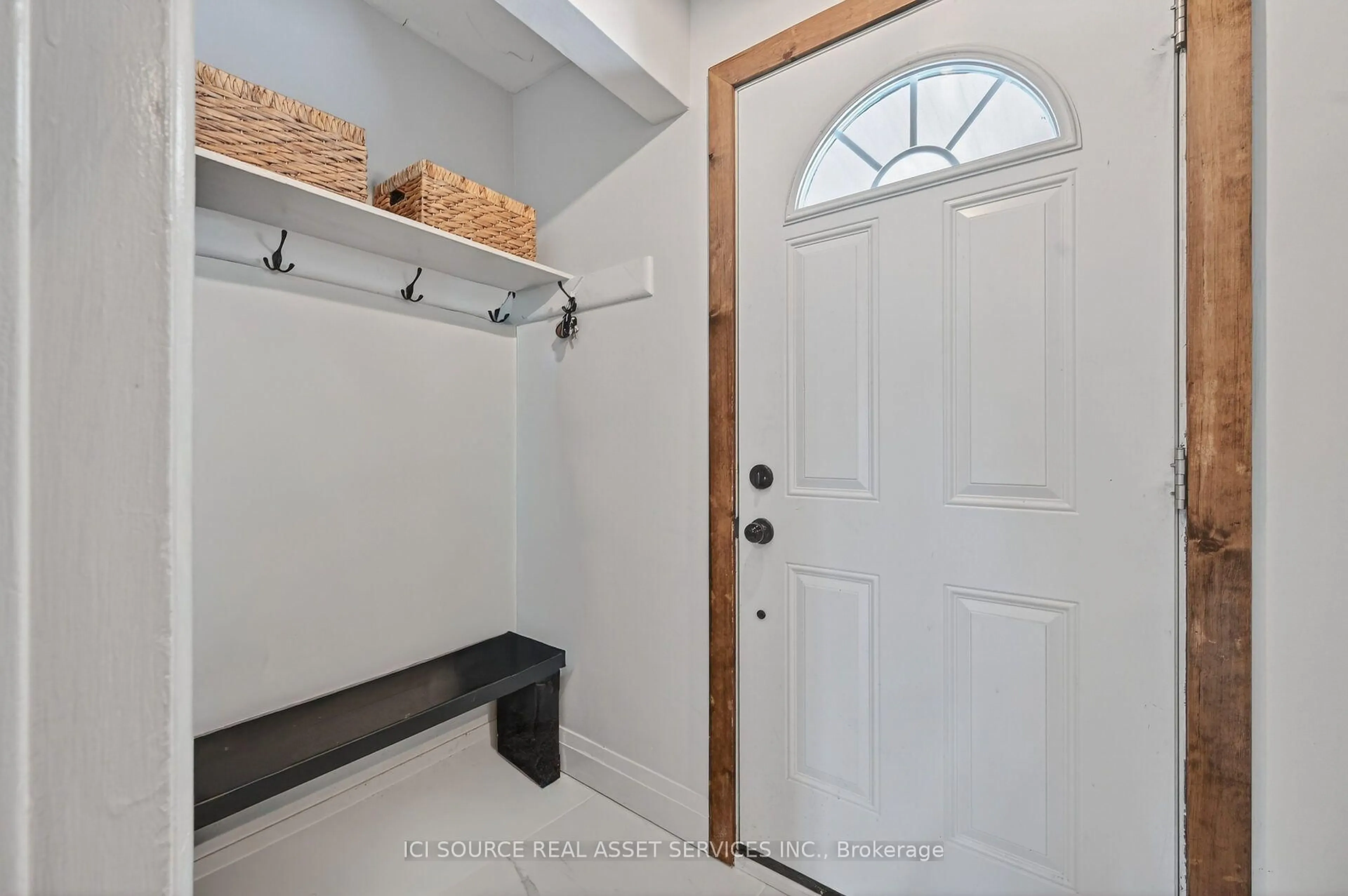 Indoor entryway for 1126 Woodroffe Ave, Ottawa Ontario K2C 2T1