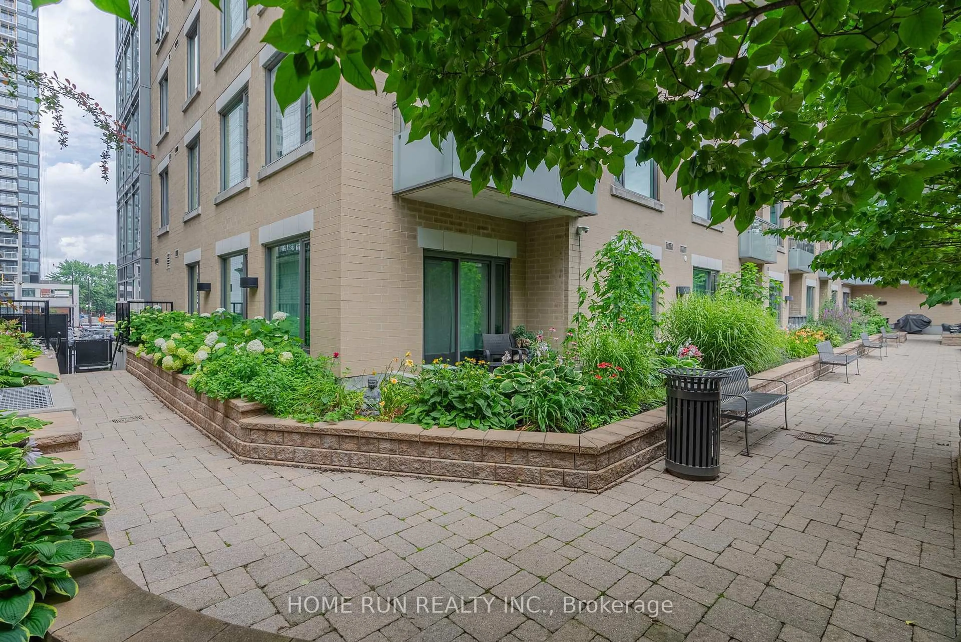 Patio, street for 238 BESSERER St #1407, Ottawa Ontario K1N 6B1