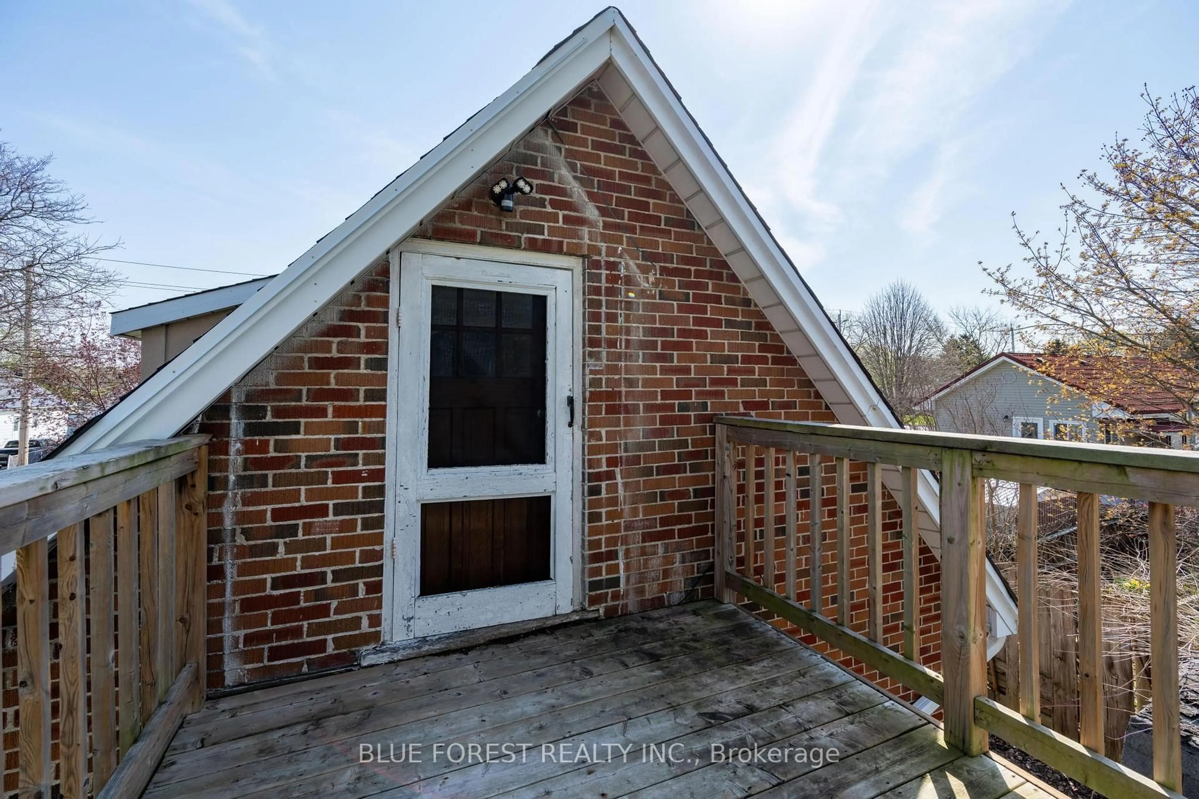 Home with brick exterior material, unknown for 751 Curry St, London East Ontario N5Y 1N5