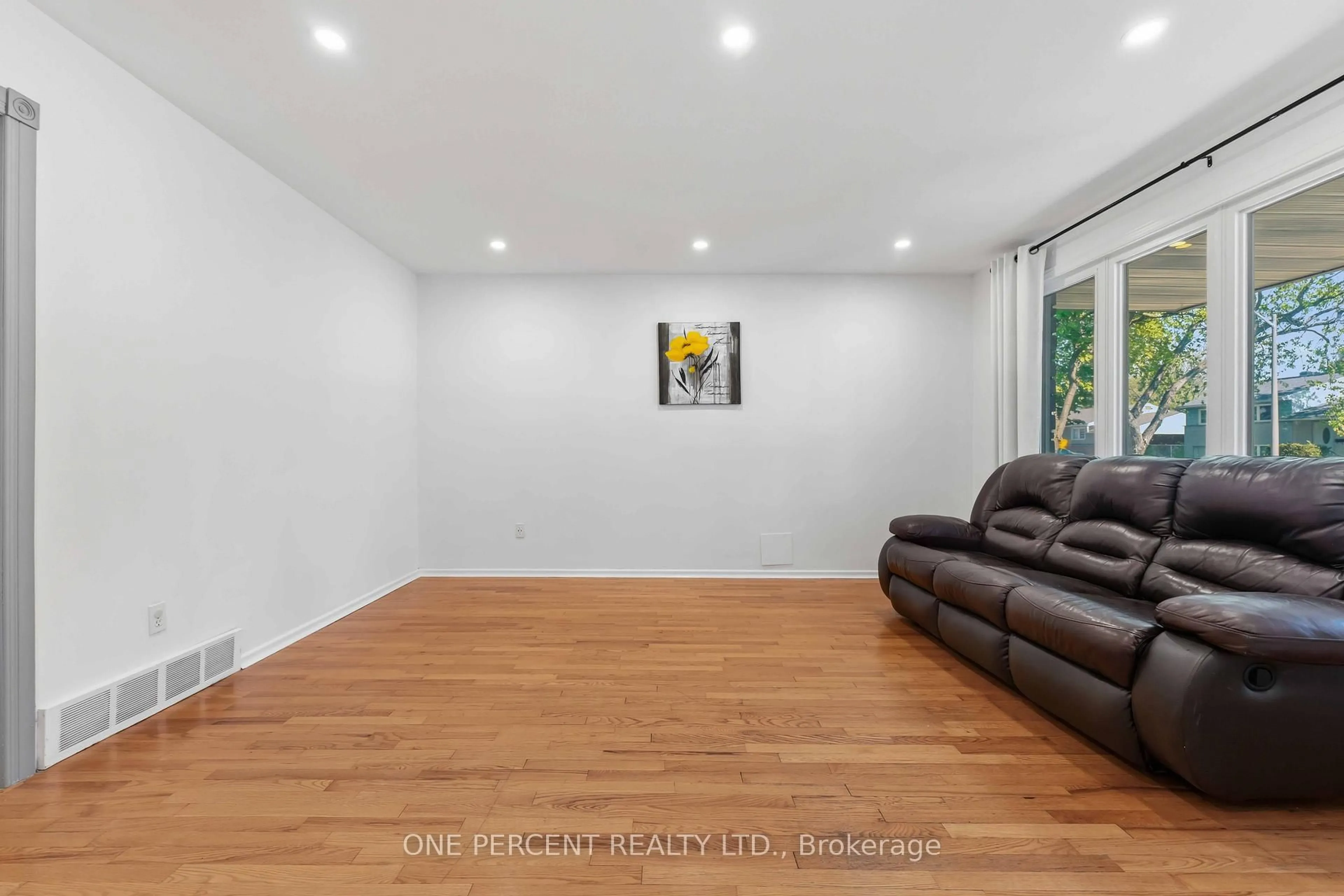 A pic of a room for 933 Kincaid Crt #Unit A and Unit B, Ottawa Ontario K1V 6N7