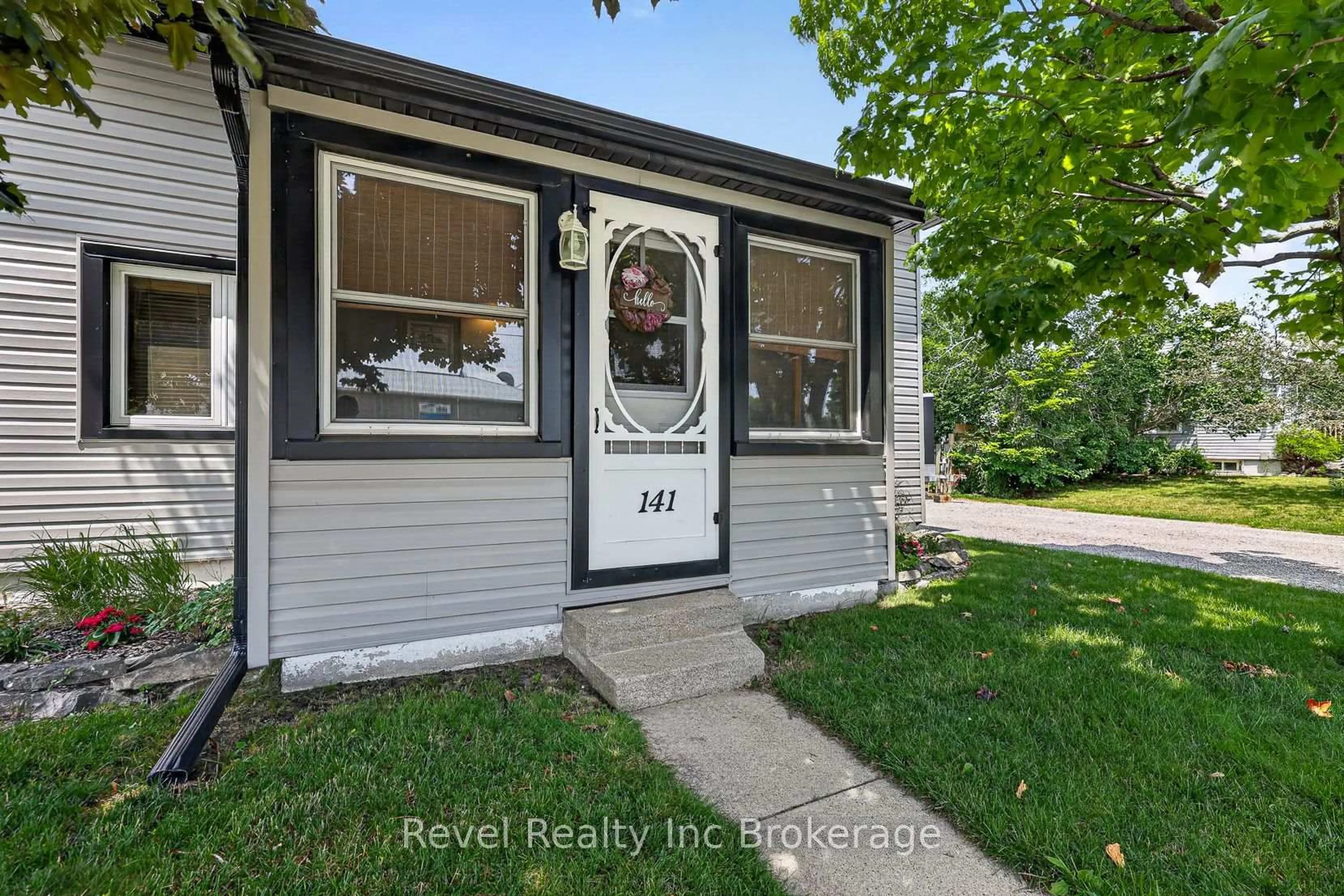 Unknown for 141 Carnegie St, Ingersoll Ontario N5C 1L1