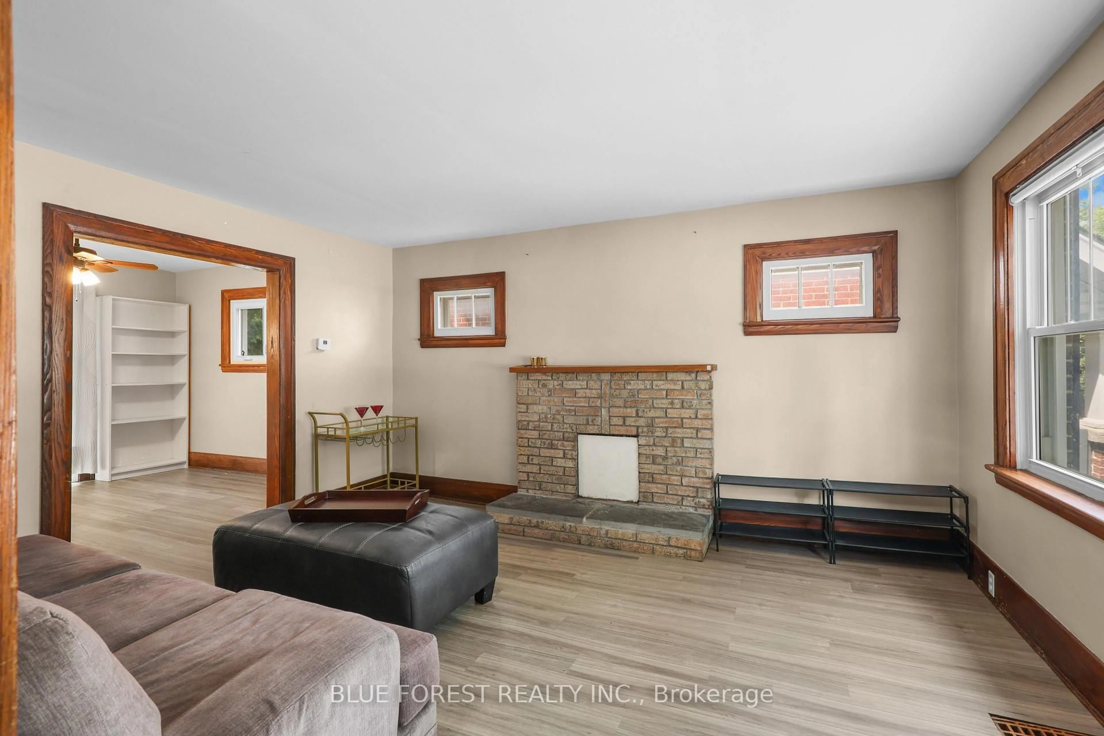 Living room with furniture, unknown for 1047 Patricia St, London East Ontario N6A 3V3