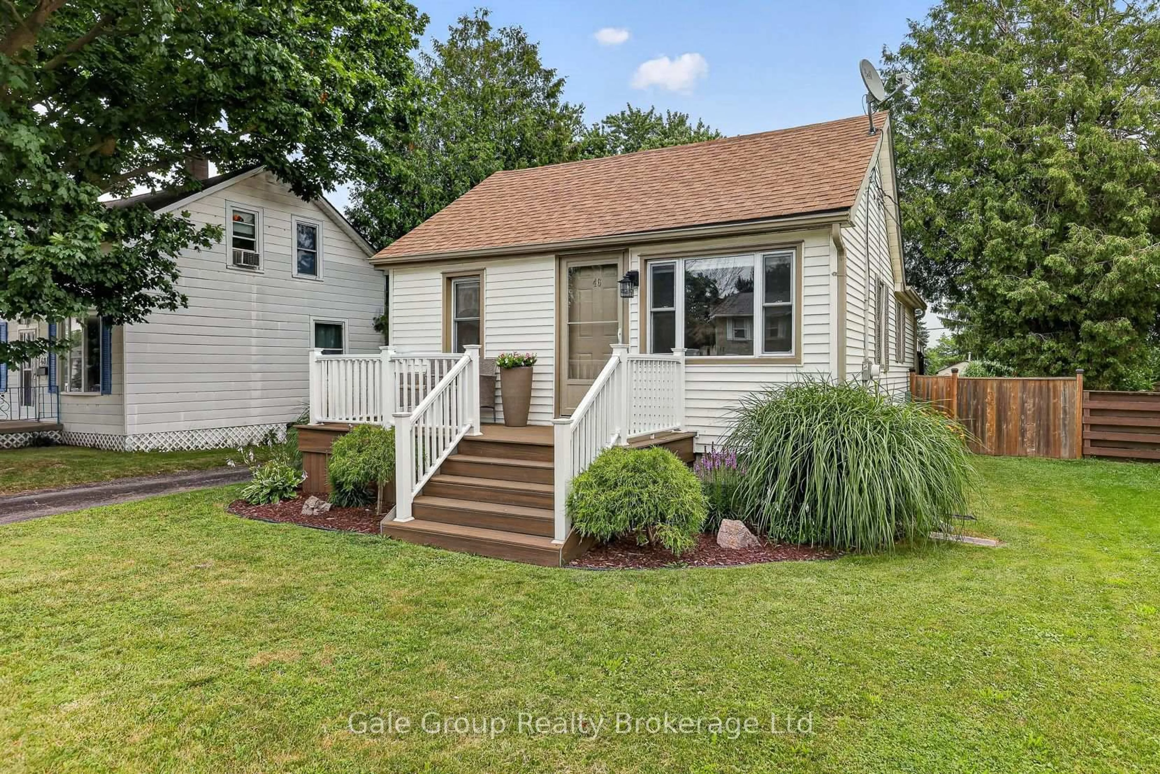 Home with vinyl exterior material, street for 46 Blandford St, Woodstock Ontario N4S 7H6