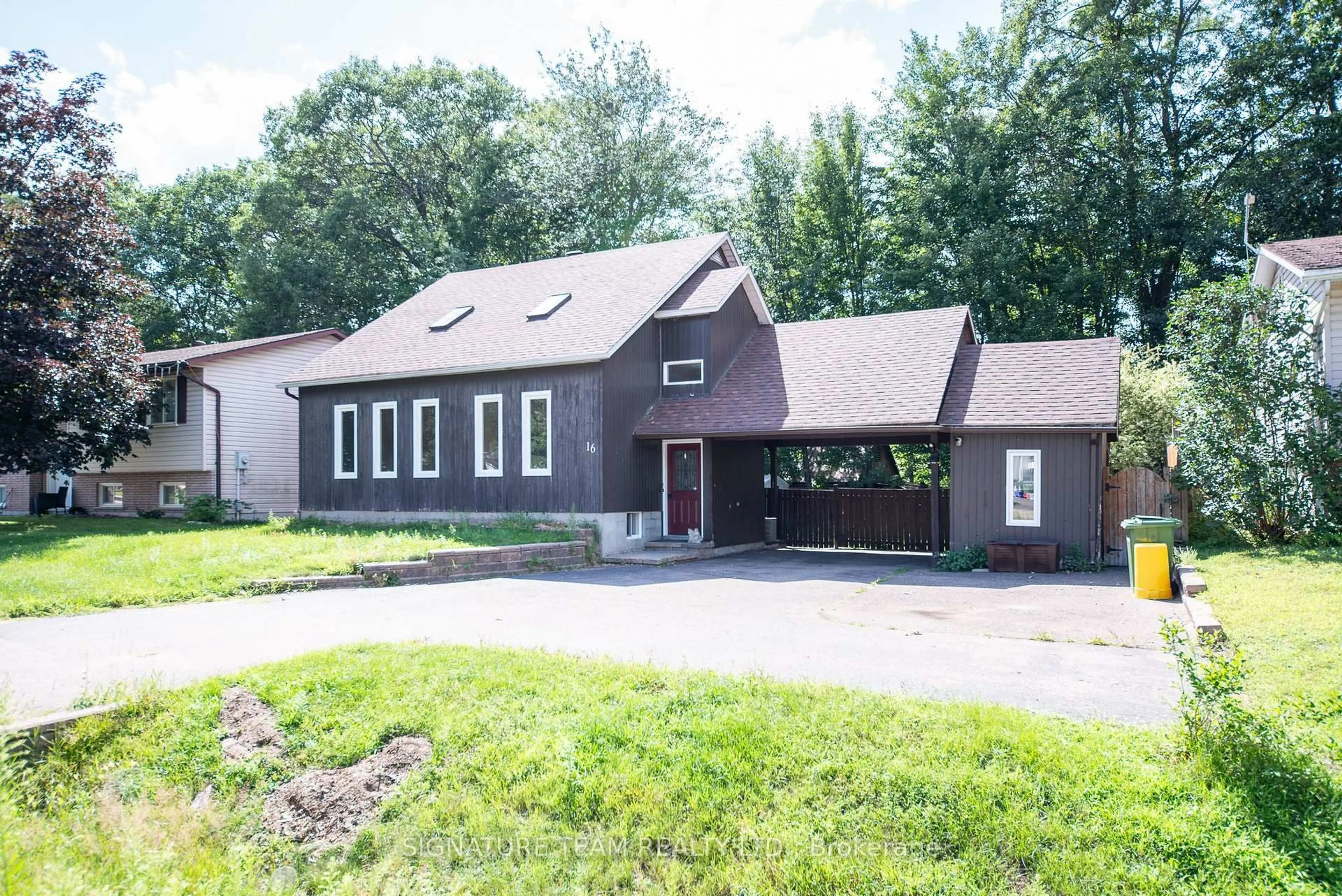 Home with vinyl exterior material, unknown for 16 Jan Dr, Petawawa Ontario K8H 3M5