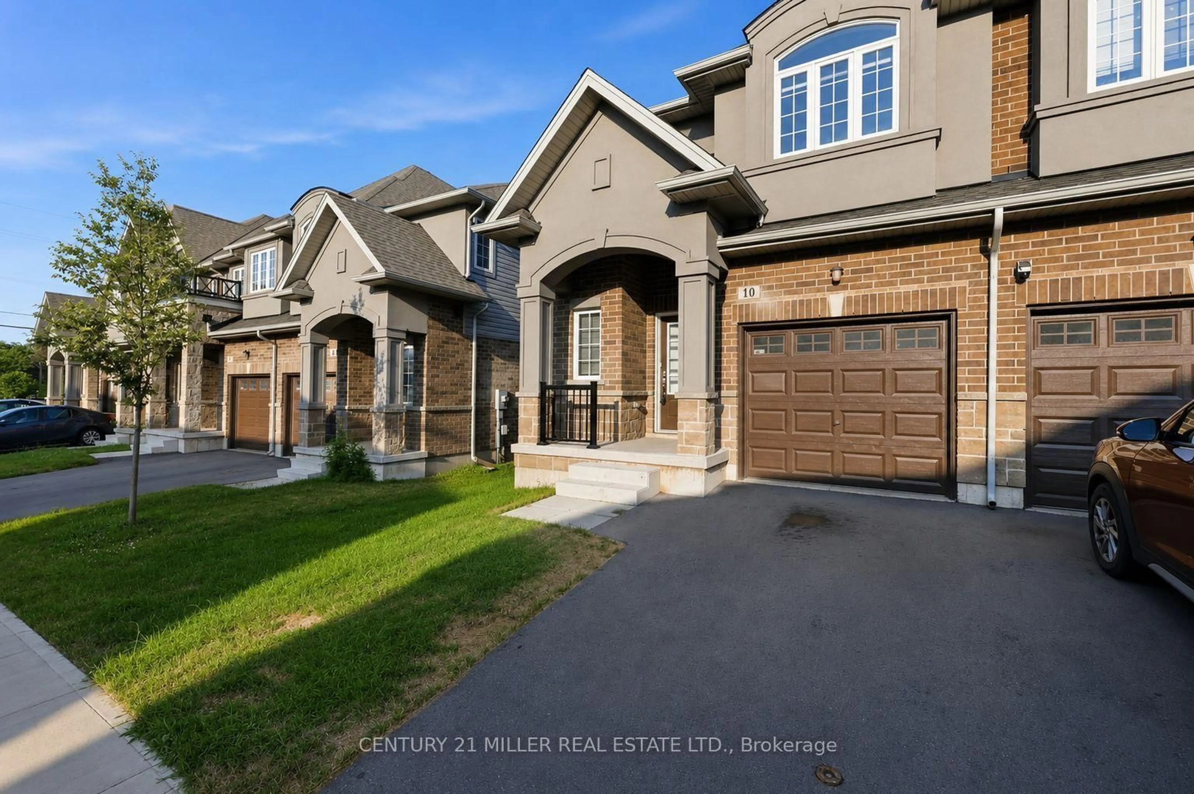 Home with brick exterior material, street for 10 Linden Park Lane, Hamilton Ontario L9A 1Y1