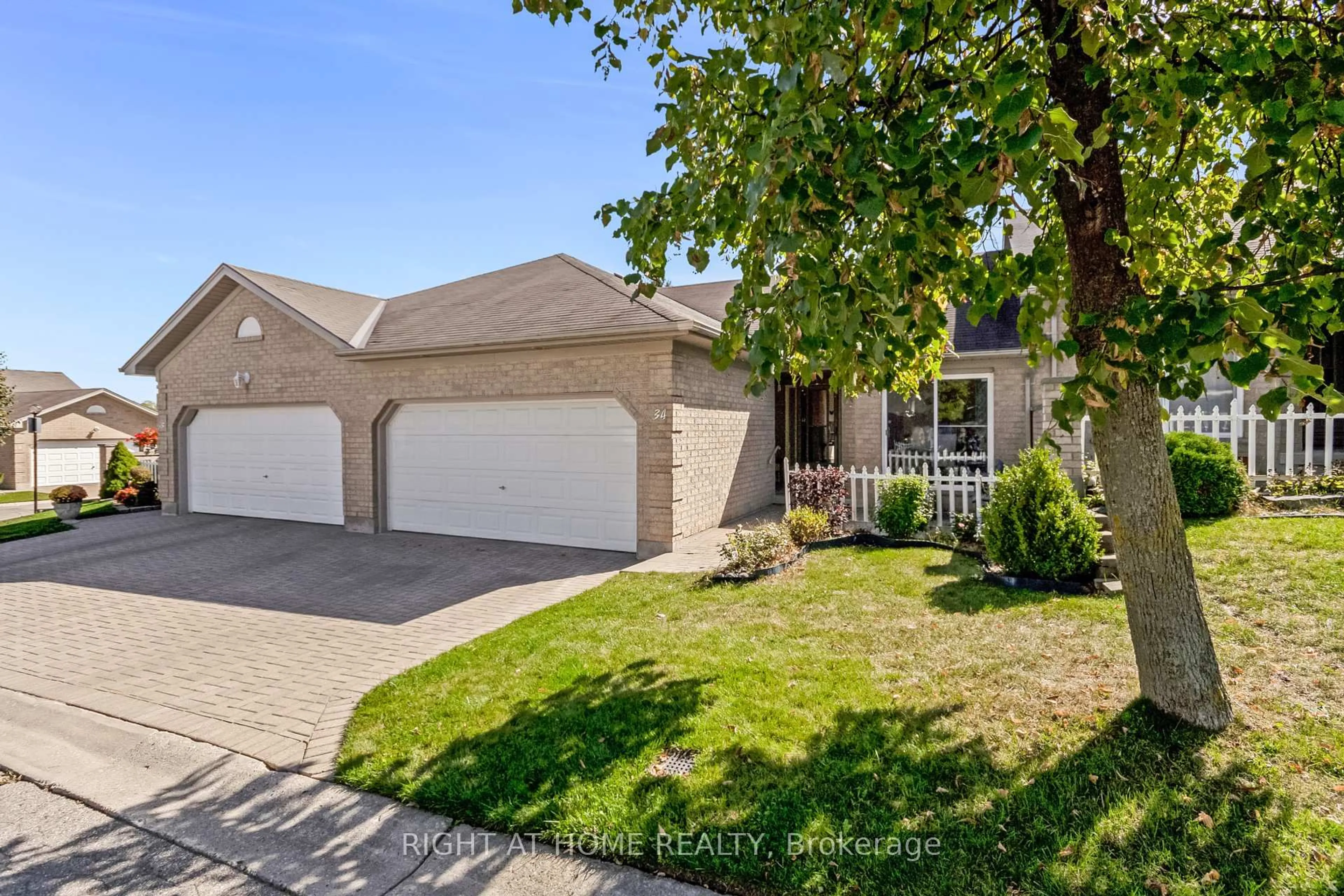 A pic from outside/outdoor area/front of a property/back of a property/a pic from drone, street for 861 Shelborne St #34, London South Ontario N5Z 5C5