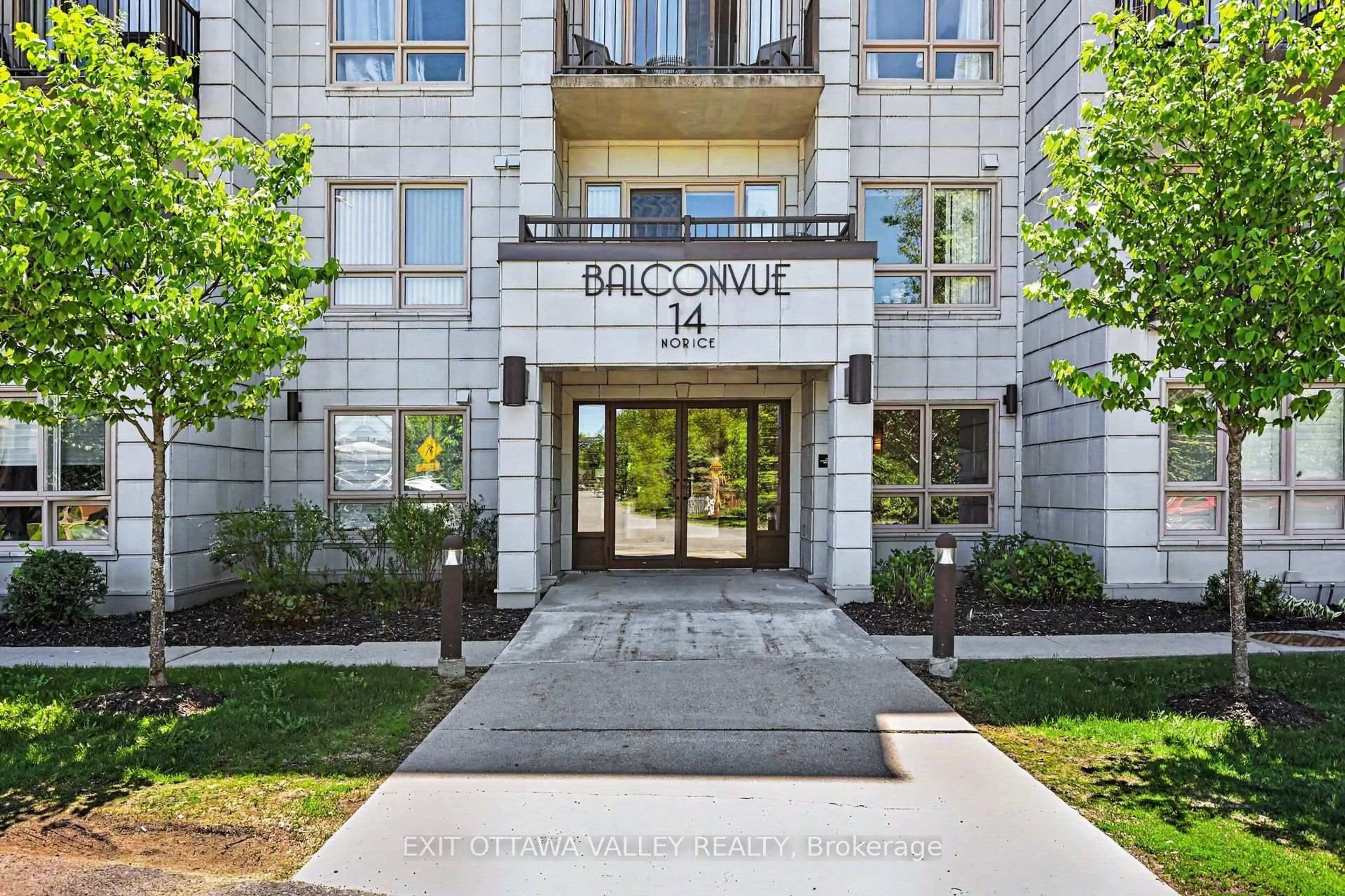 Indoor foyer for 14 Norice St #208, Ottawa Ontario K2G 2X4