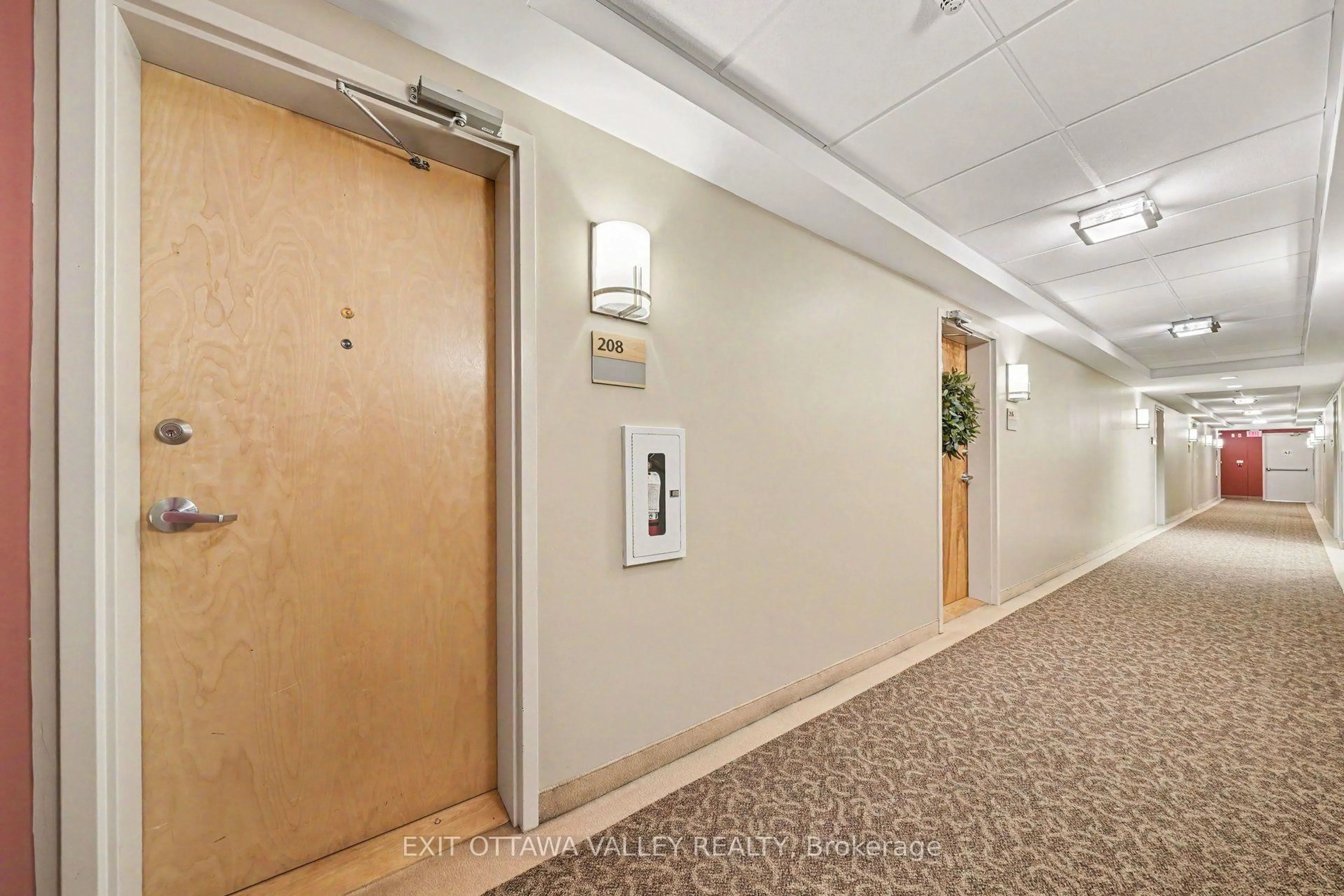 Indoor foyer for 14 Norice St #208, Ottawa Ontario K2G 2X4