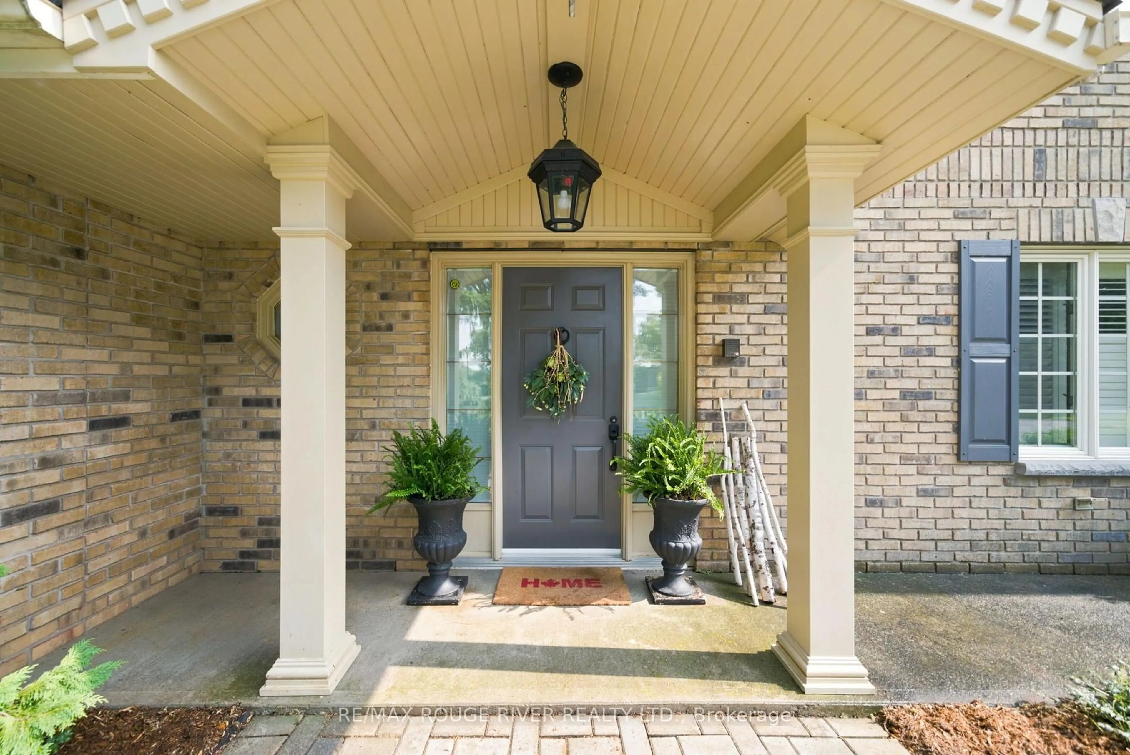 Indoor entryway for 7483 Bethel Grove Rd, Hamilton Township Ontario K9A 4J7