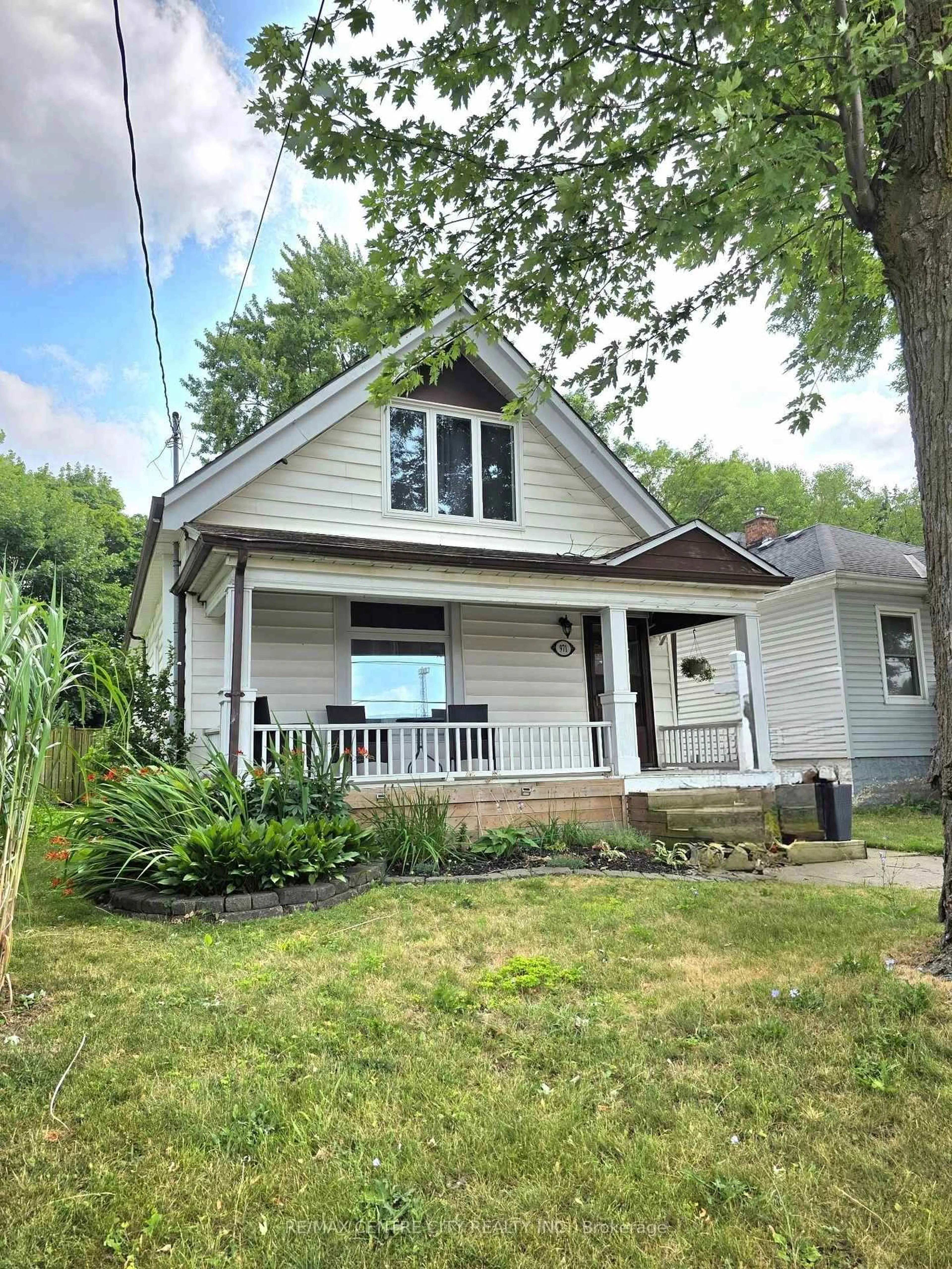 Home with vinyl exterior material, street for 971 Elias St, London East Ontario N5W 3P5