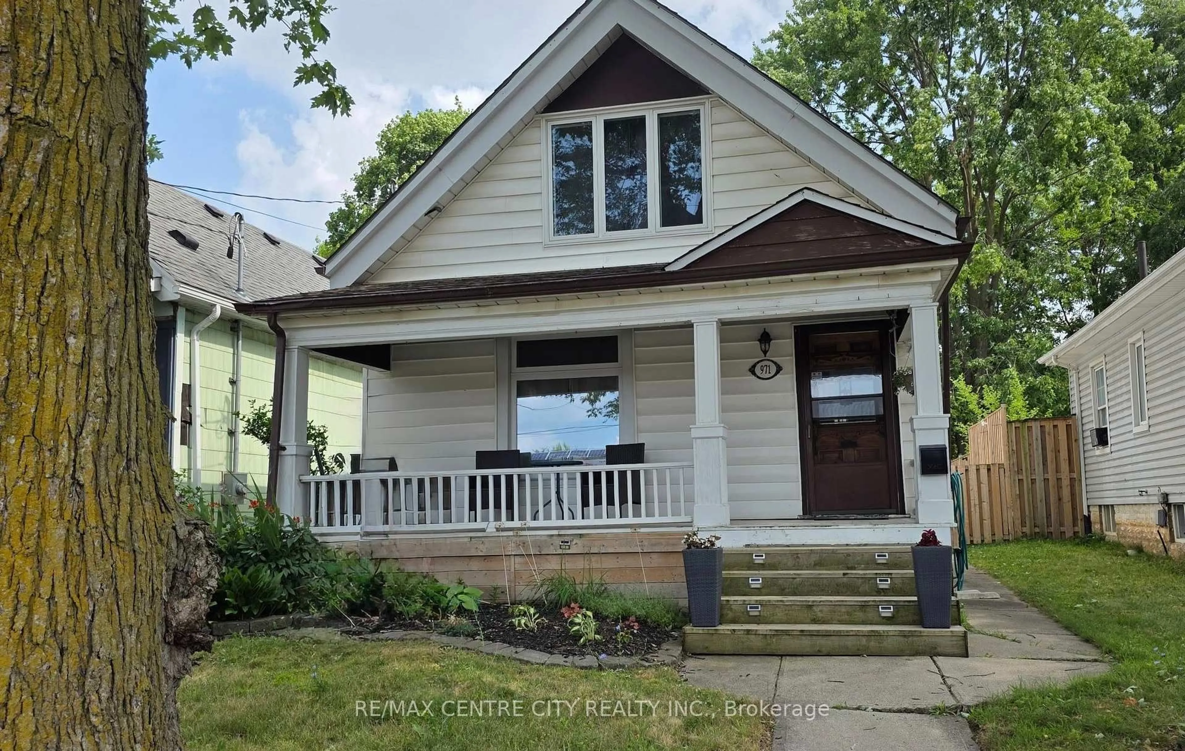 Home with vinyl exterior material, street for 971 Elias St, London East Ontario N5W 3P5