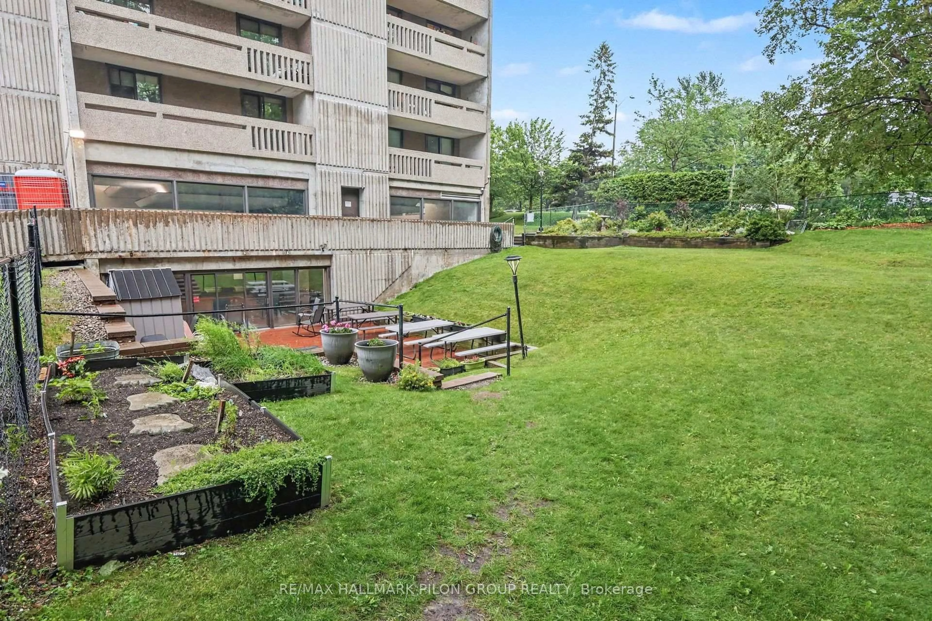 Patio, unknown for 415 Greenview Ave #1305, Ottawa Ontario K2B 8G5