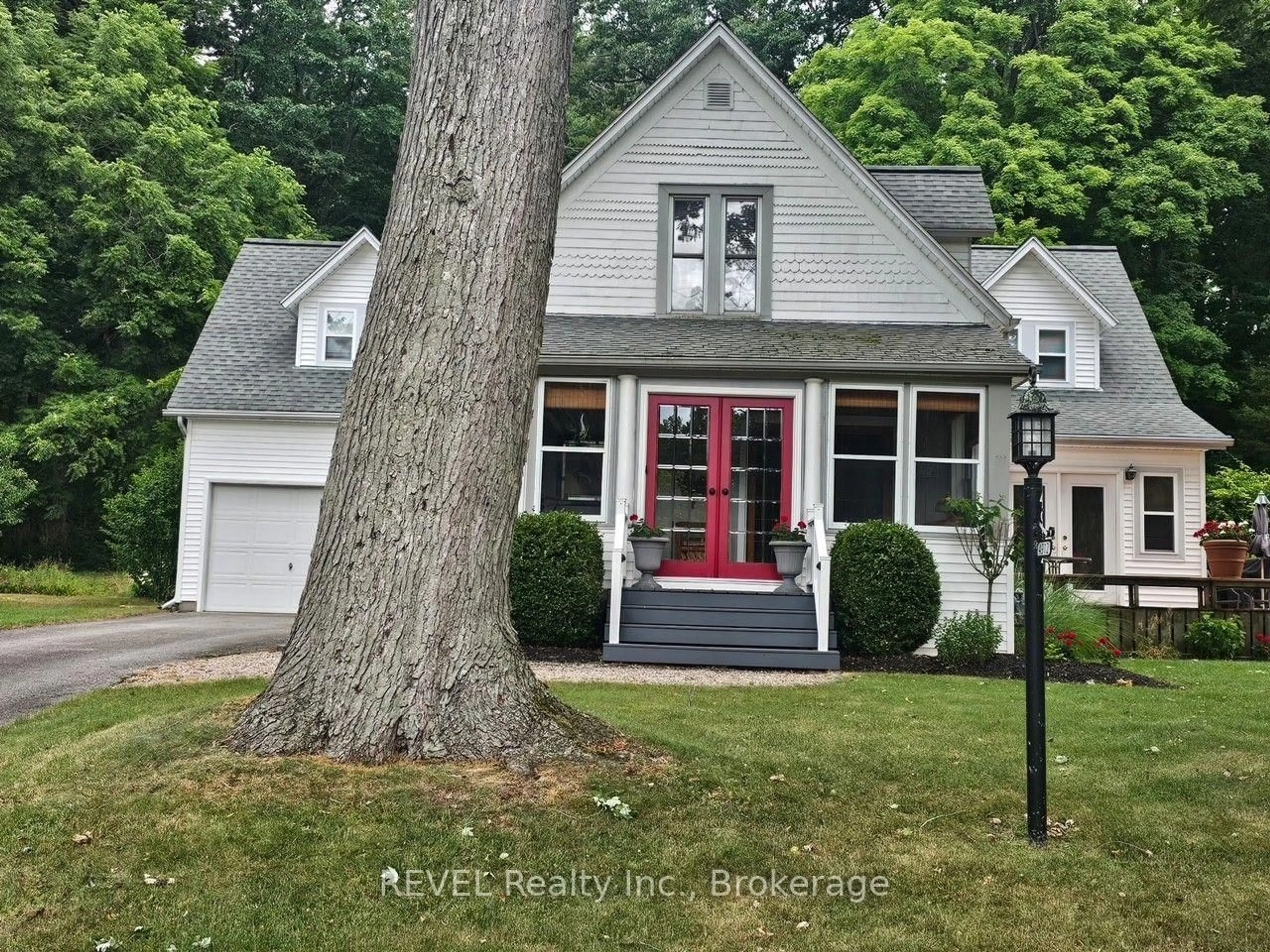 Home with vinyl exterior material, street for 4912 Brown Rd, Fort Erie Ontario L0S 1N0