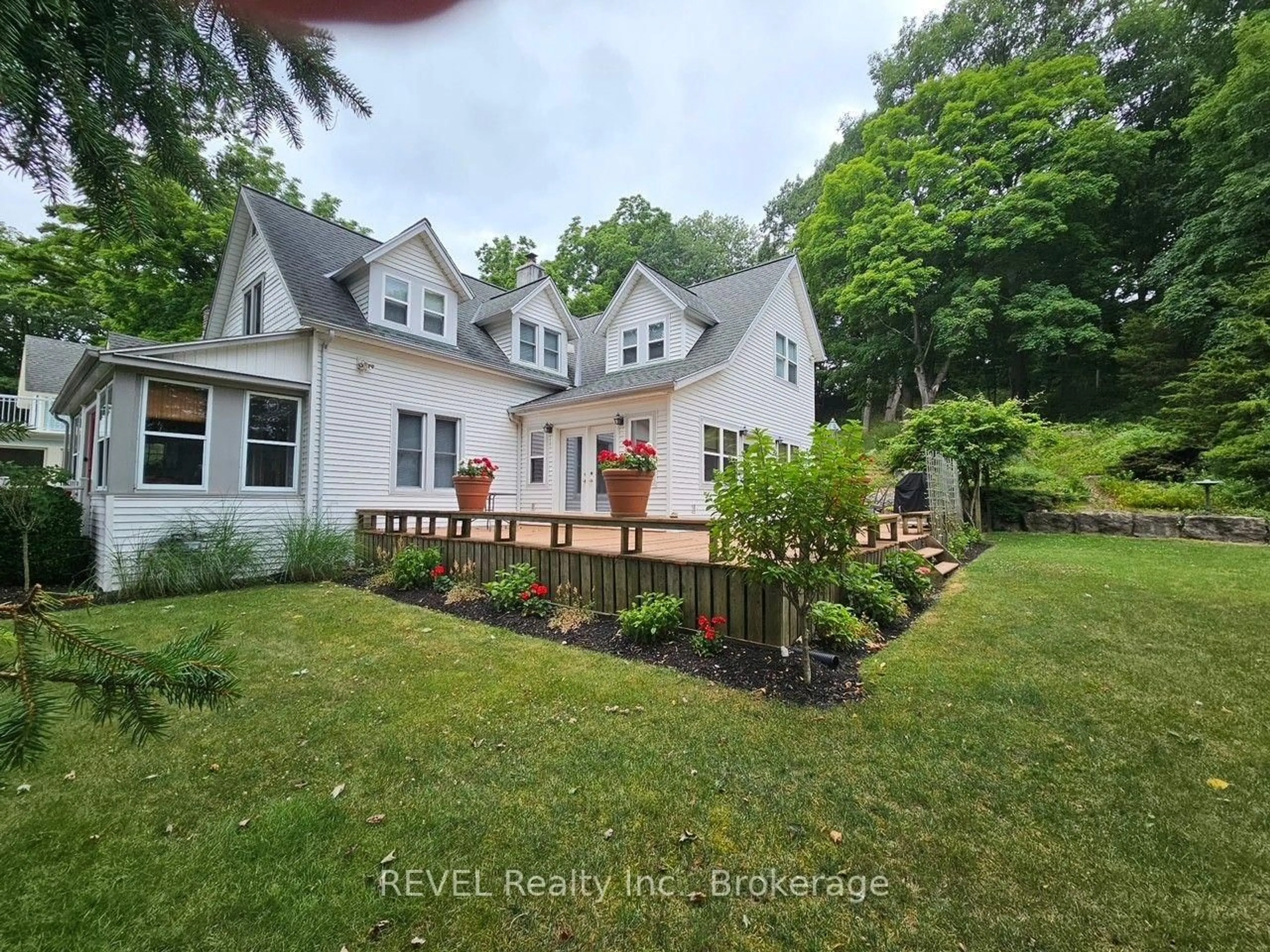A pic from outside/outdoor area/front of a property/back of a property/a pic from drone, unknown for 4912 Brown Rd, Fort Erie Ontario L0S 1N0