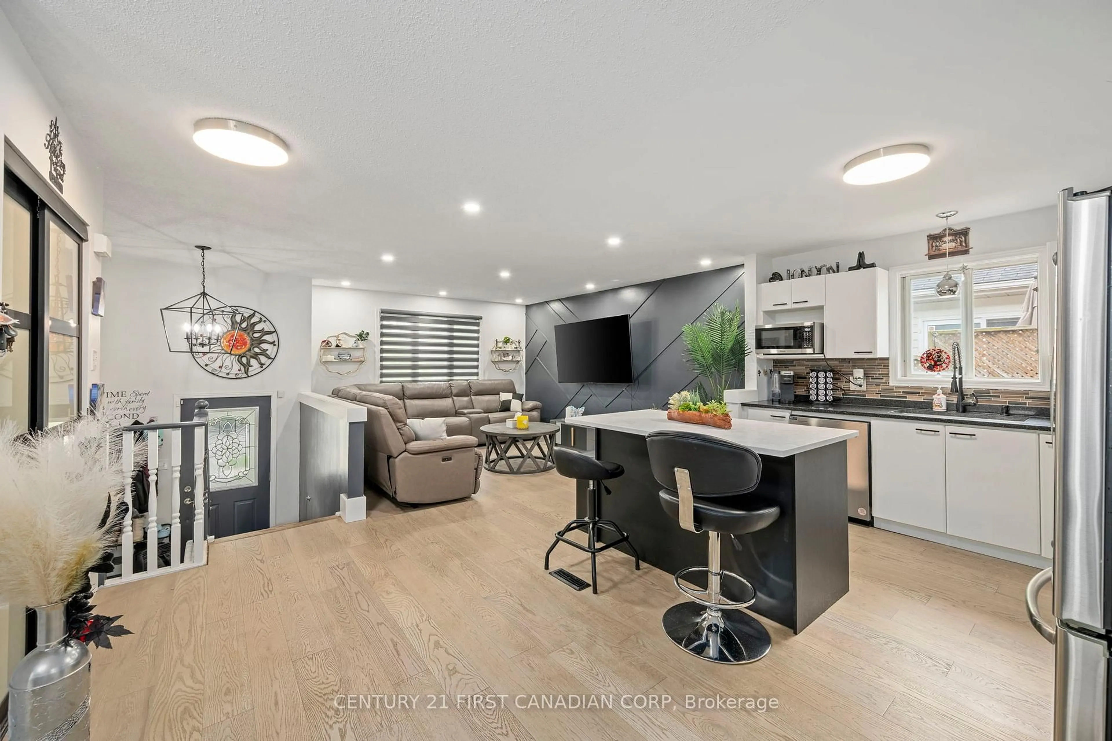 Open concept kitchen, unknown for 902 Railton Ave, London East Ontario N5V 4V9
