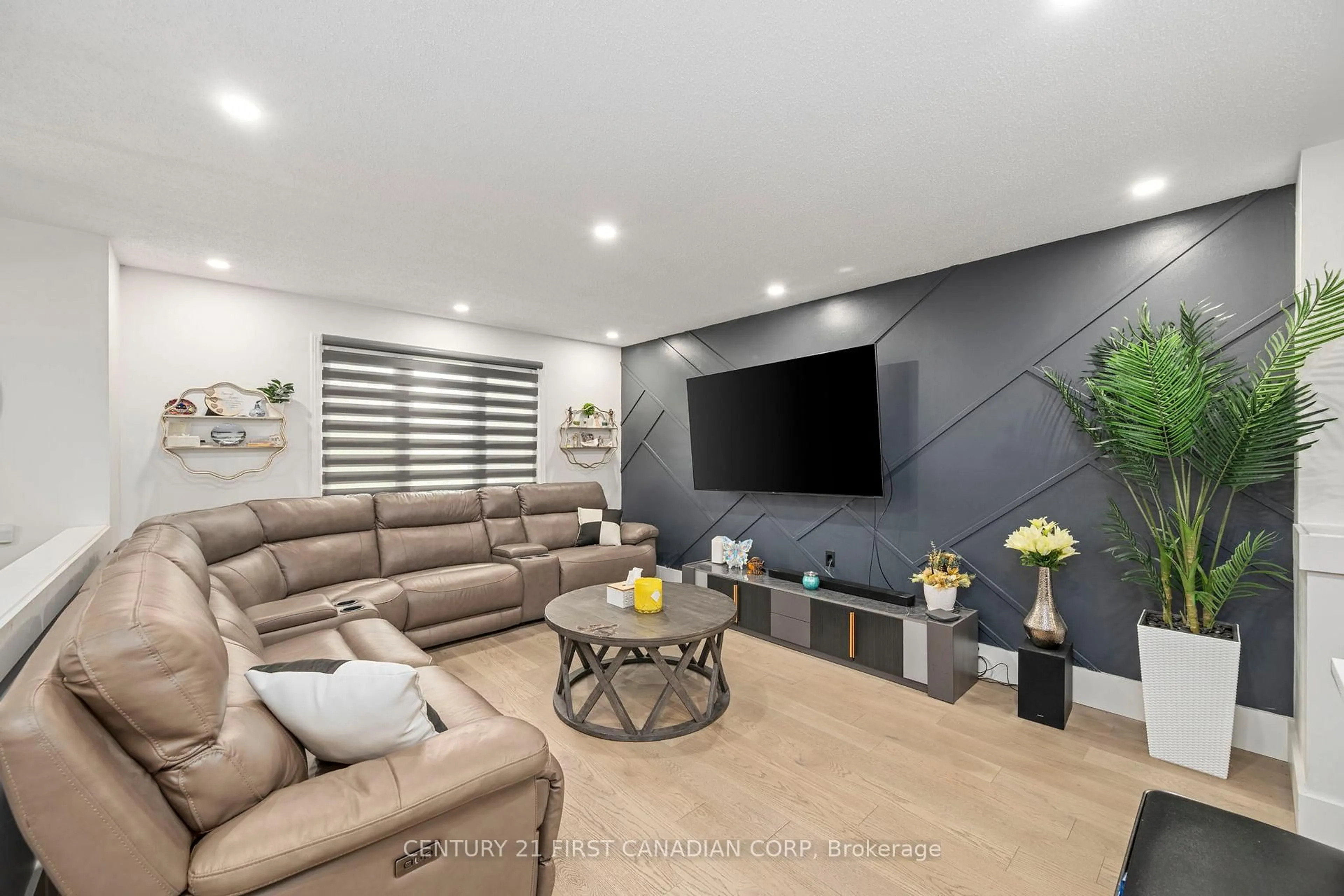 Home theater for 902 Railton Ave, London East Ontario N5V 4V9