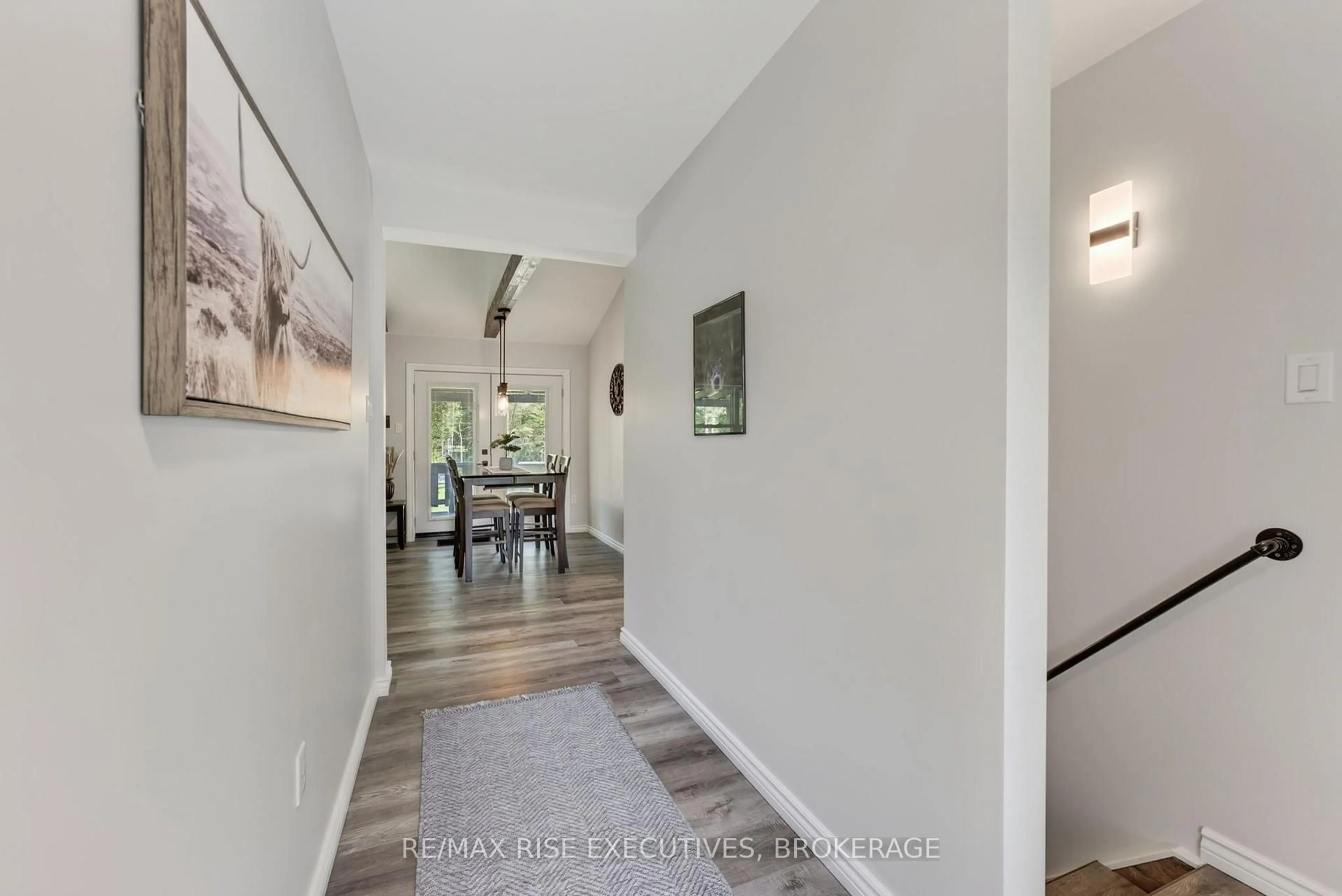 Indoor entryway for 1022 Bauder Rd, Hartington Ontario K0H 1W0