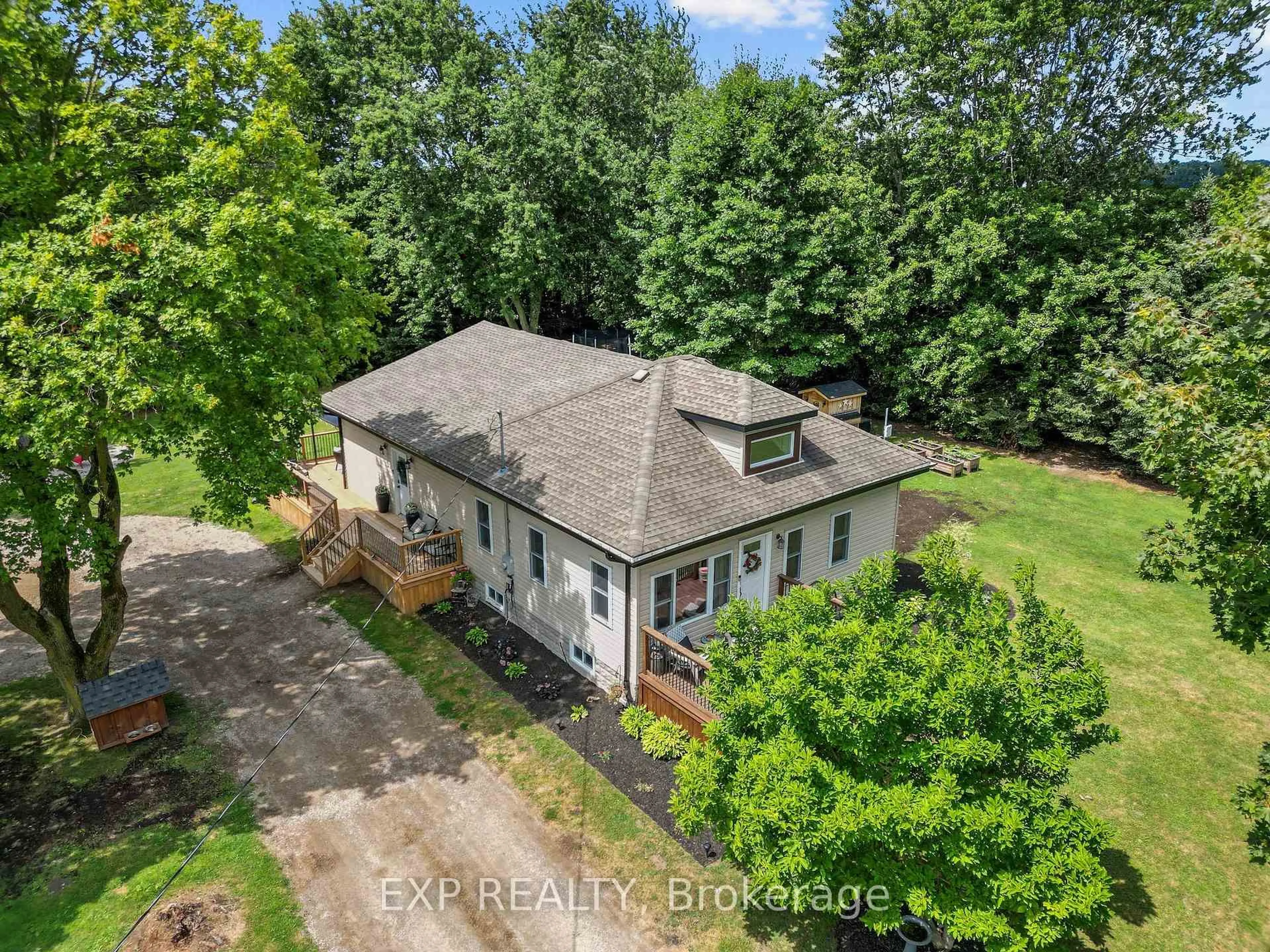 A pic from outside/outdoor area/front of a property/back of a property/a pic from drone, building for 21243 Taits Rd, Southwest Middlesex Ontario N0L 1M0