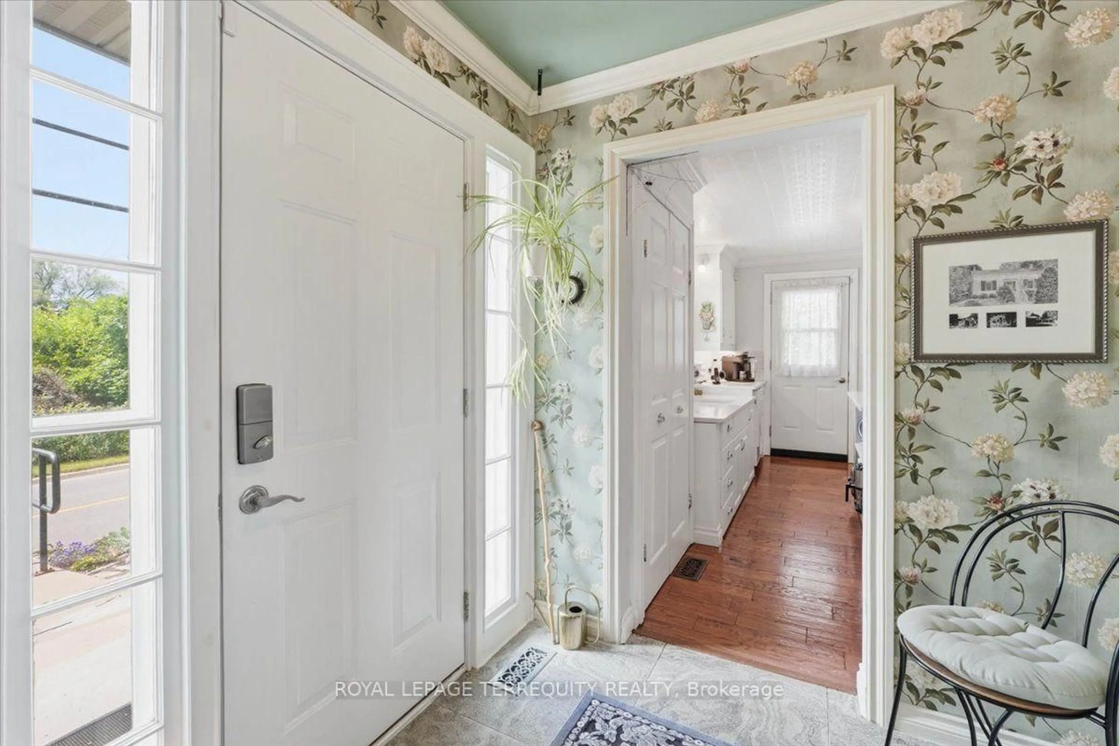 Indoor entryway for 37 Old Hastings Rd, Trent Hills Ontario K0K 3K0