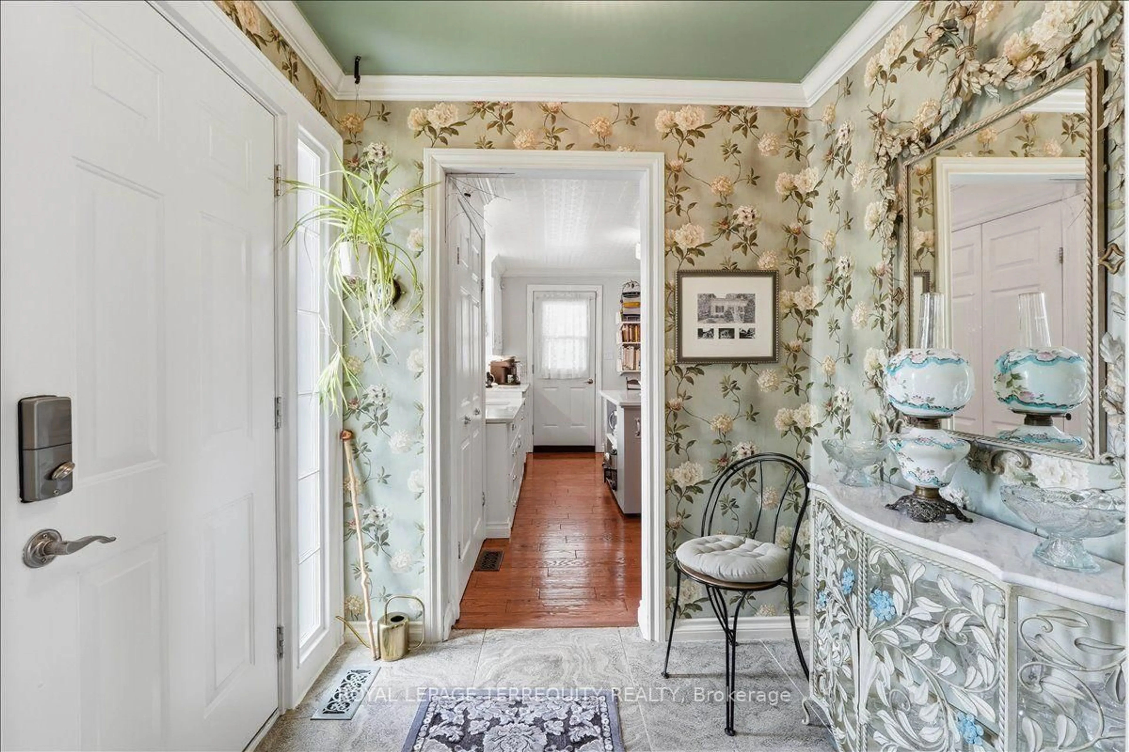 Indoor entryway for 37 Old Hastings Rd, Trent Hills Ontario K0K 3K0